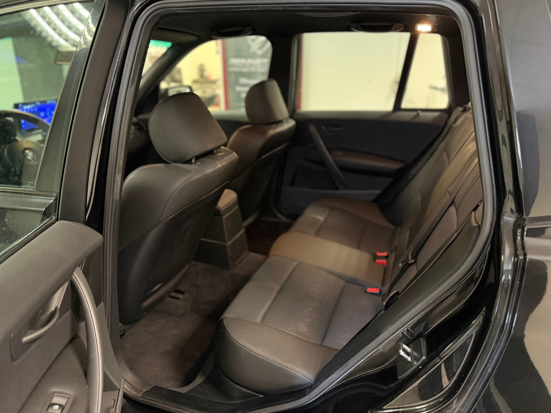 BMW X3 2.5i-image-14
