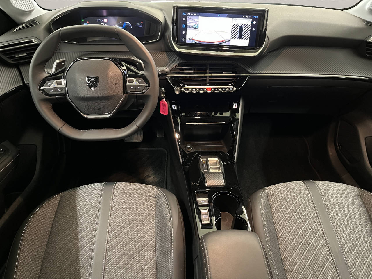 PEUGEOT 208 1.2 Hybrid Allure-image-5