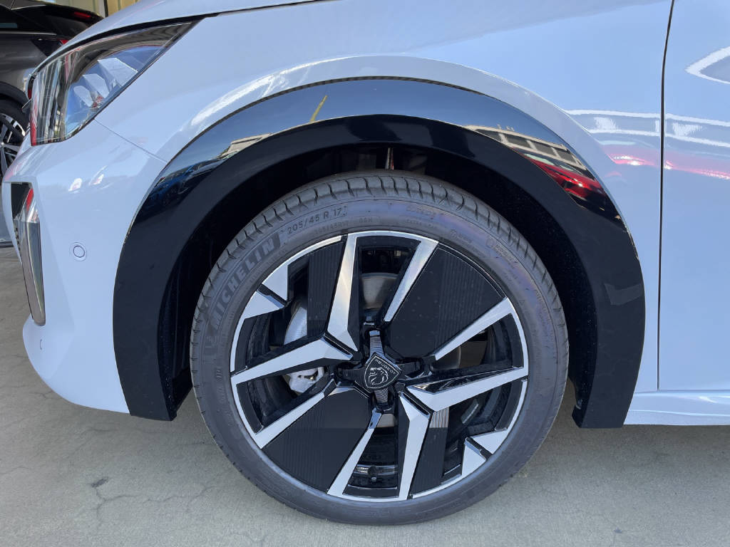 PEUGEOT 208 1.2 Hybrid 145 GT-image-9