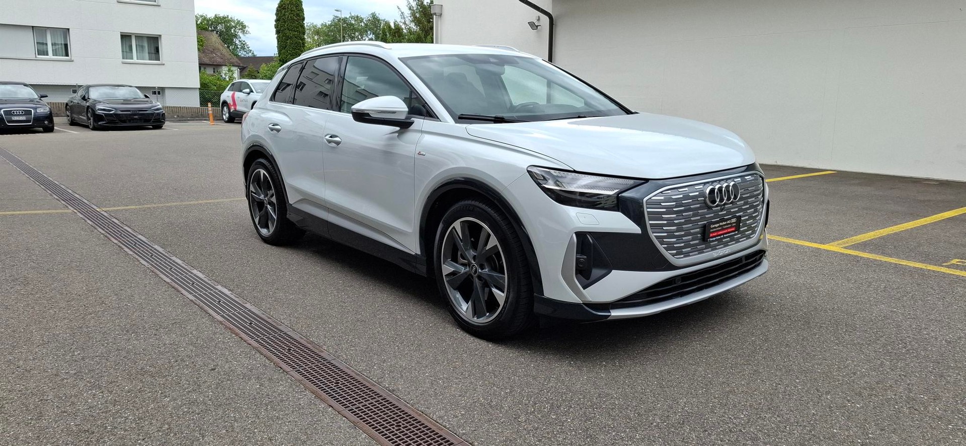 AUDI Q4 e-tron 45 quattro-image-5