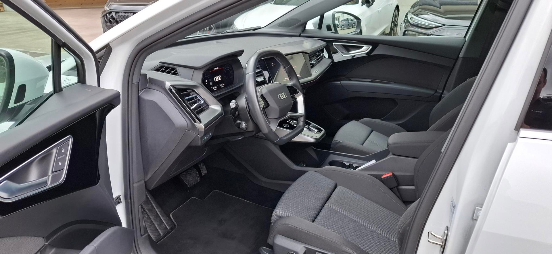 AUDI Q4 e-tron 45 quattro-image-7