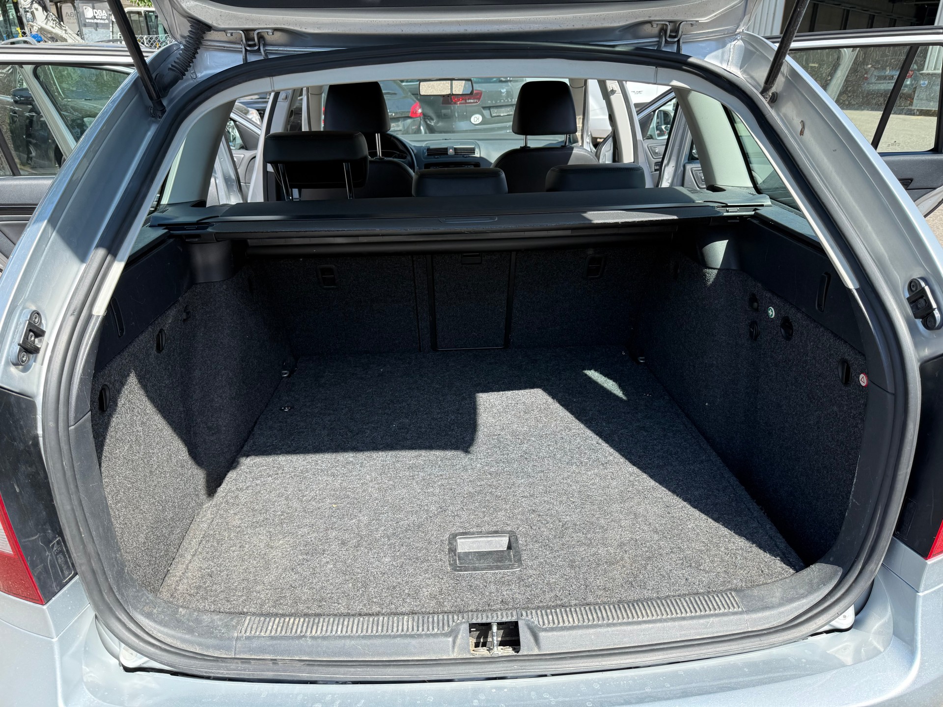 SKODA Octavia Combi 1.8 TSI Laurin & Klement DSG-image-11