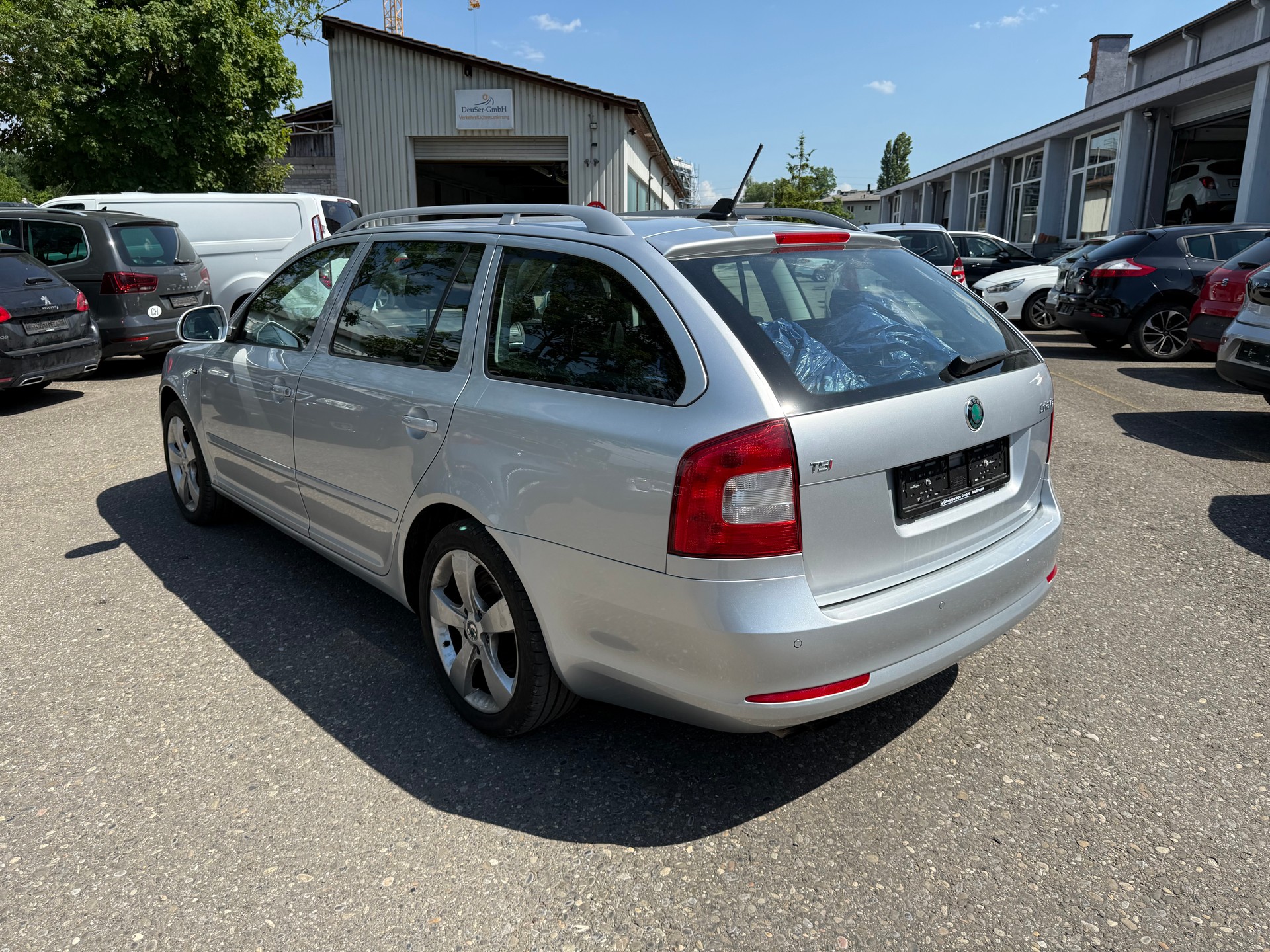 SKODA Octavia Combi 1.8 TSI Laurin & Klement DSG-image-4