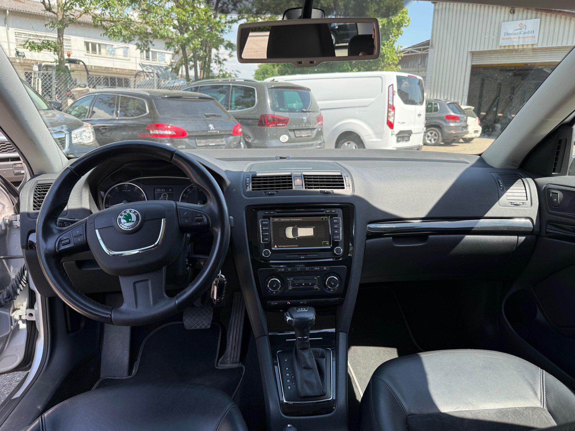 SKODA Octavia Combi 1.8 TSI Laurin & Klement DSG-image-6