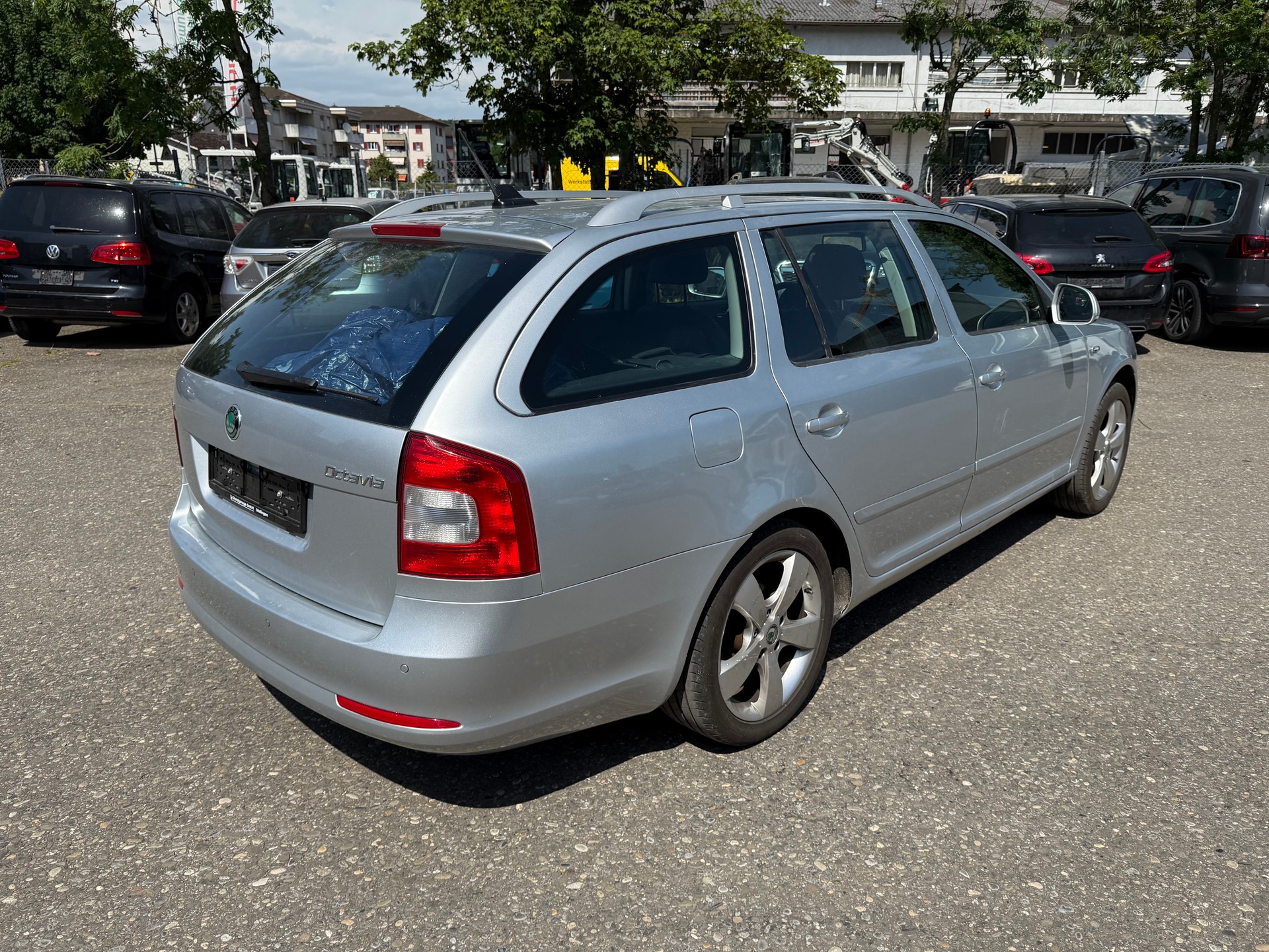 SKODA Octavia Combi 1.8 TSI Laurin & Klement DSG-showroom-element-3