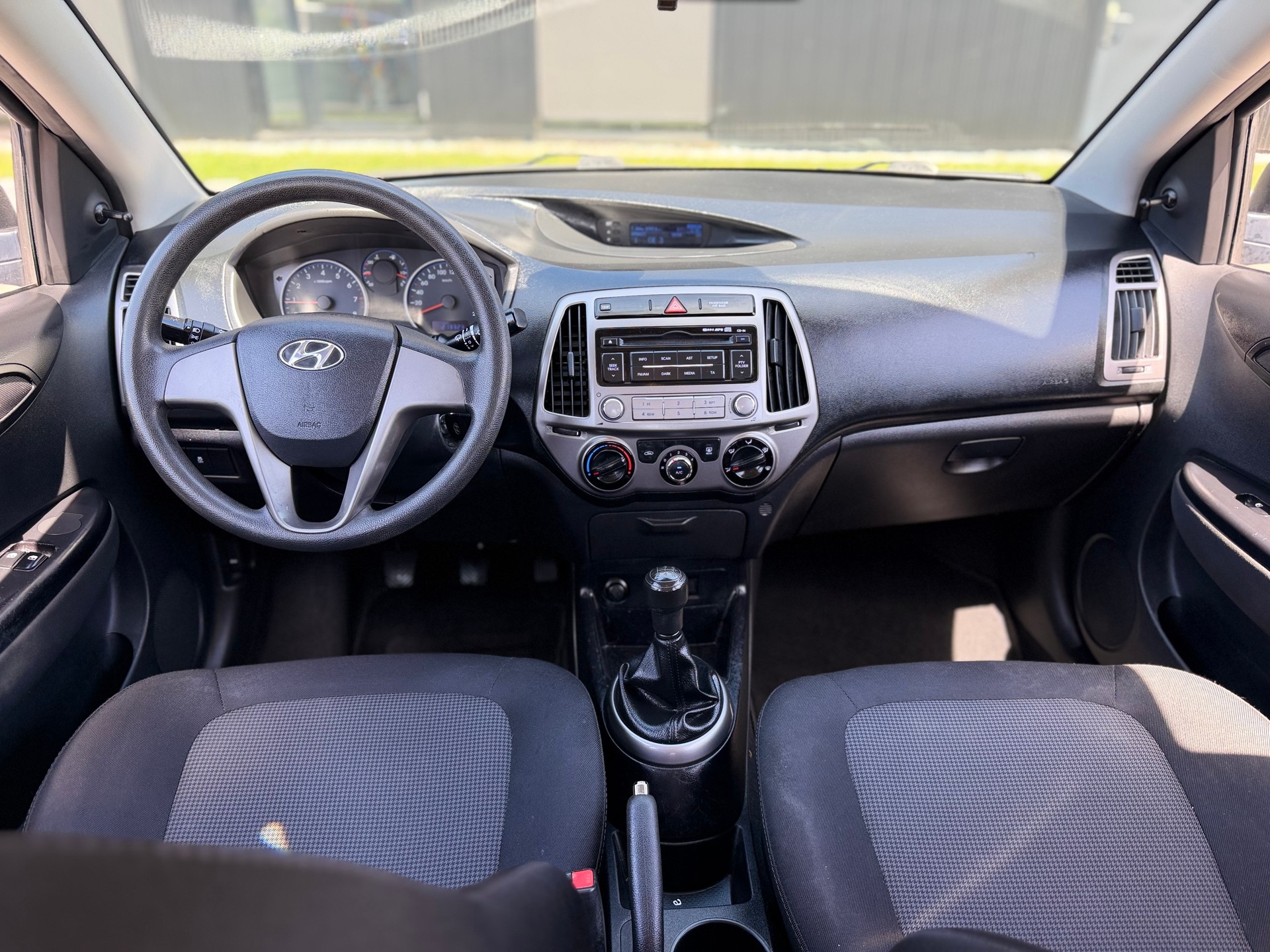 HYUNDAI i20 1.2 Comfort-image-9