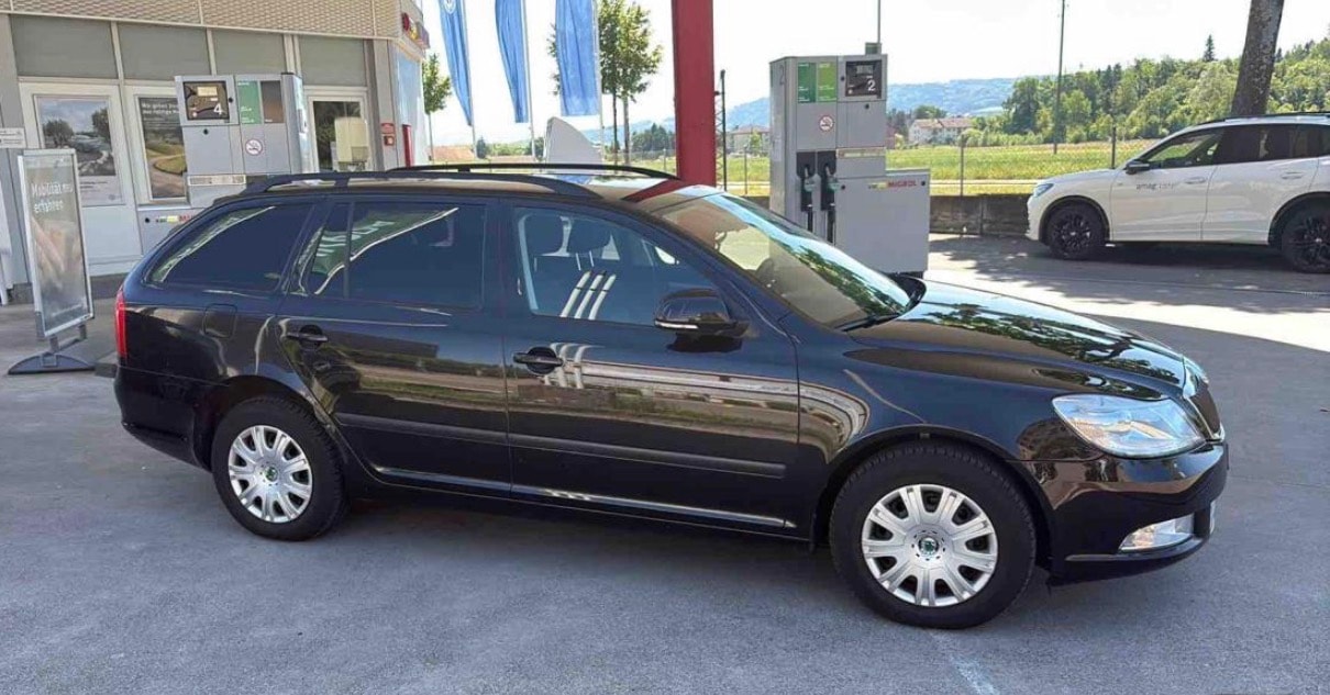 SKODA Octavia Combi 1.2 TSI Ambition-image-4