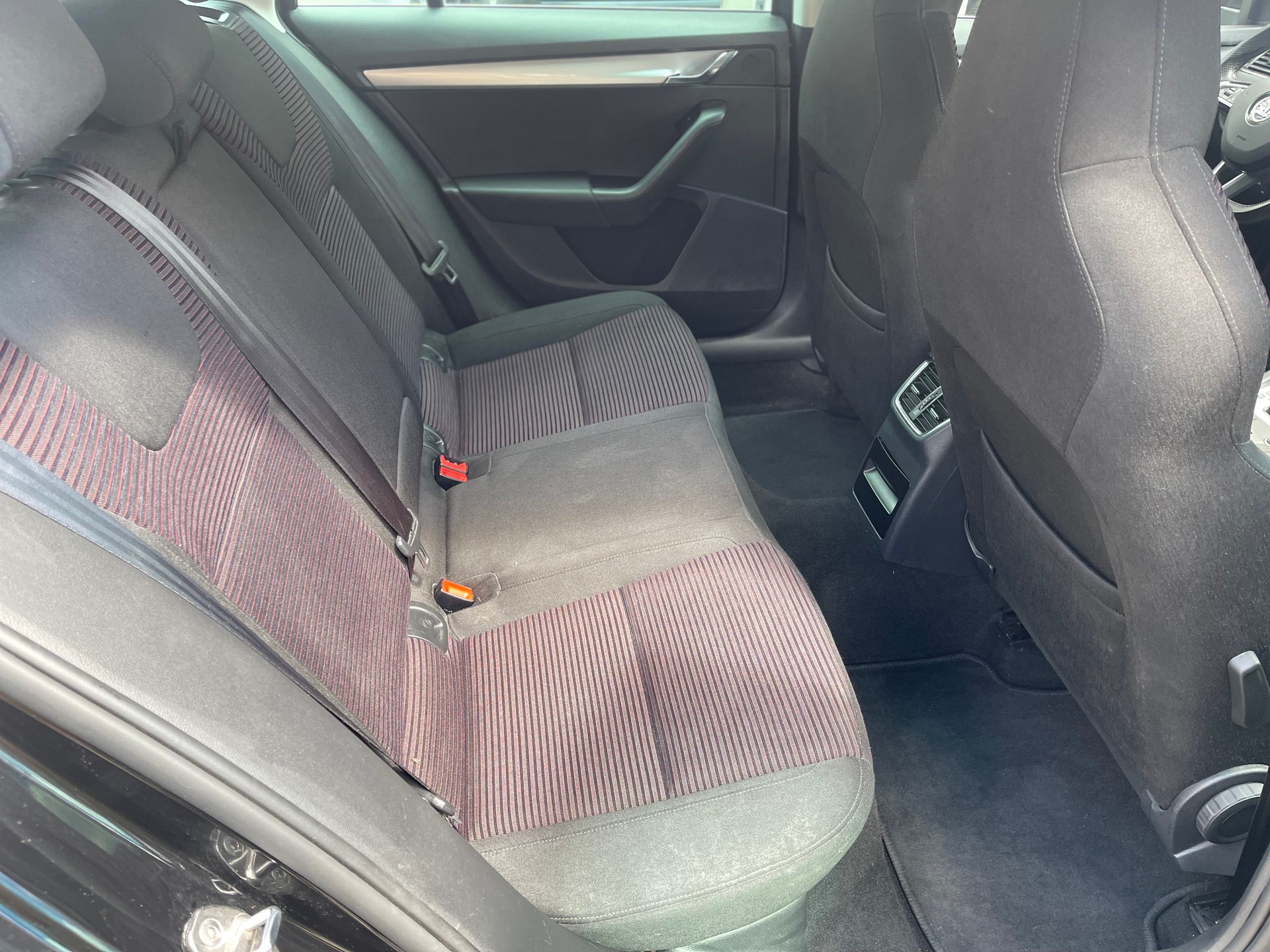 SKODA 1.8 TSI Elegance 4x4 DSG-image-7