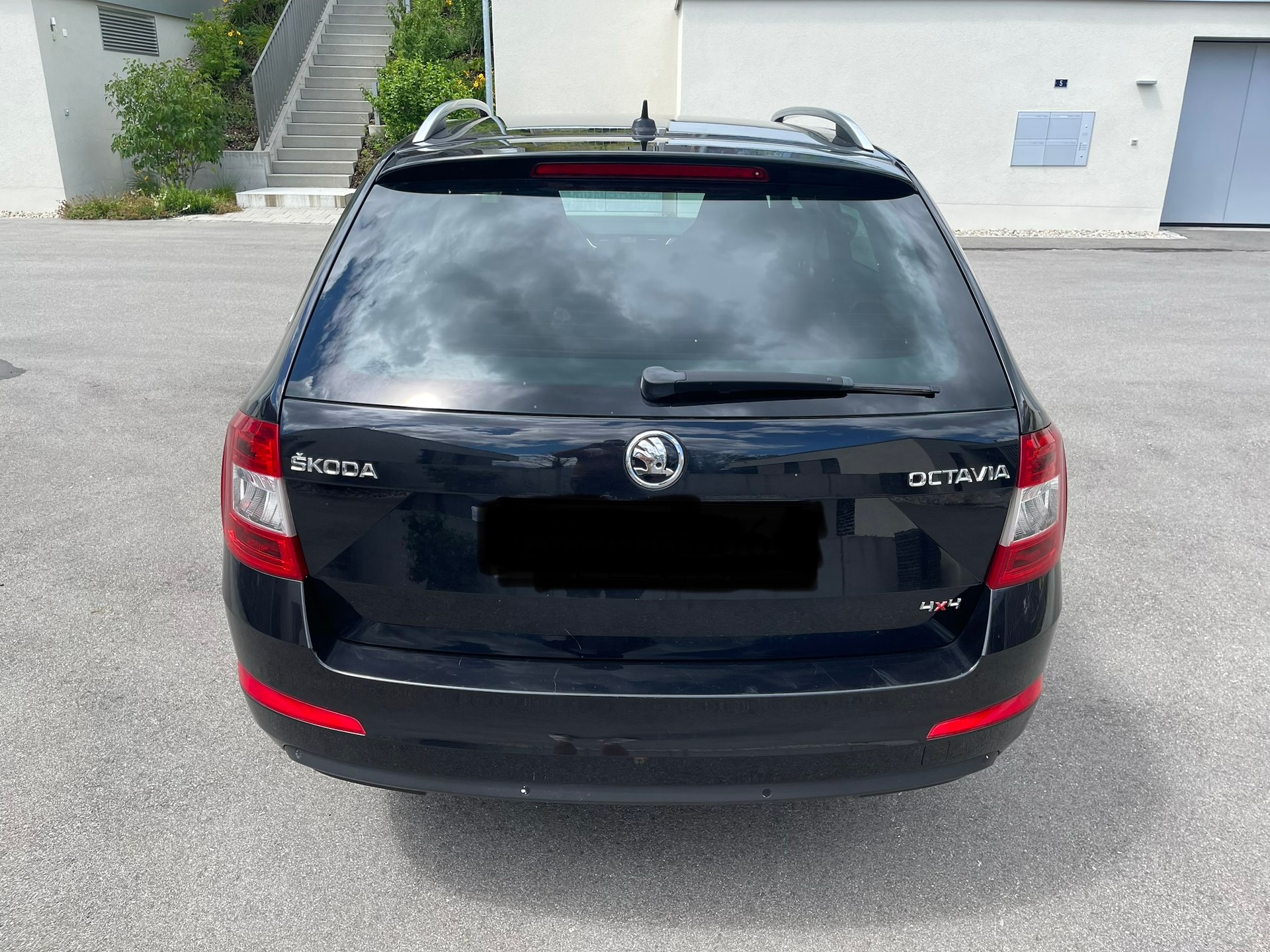 SKODA 1.8 TSI Elegance 4x4 DSG-image-3