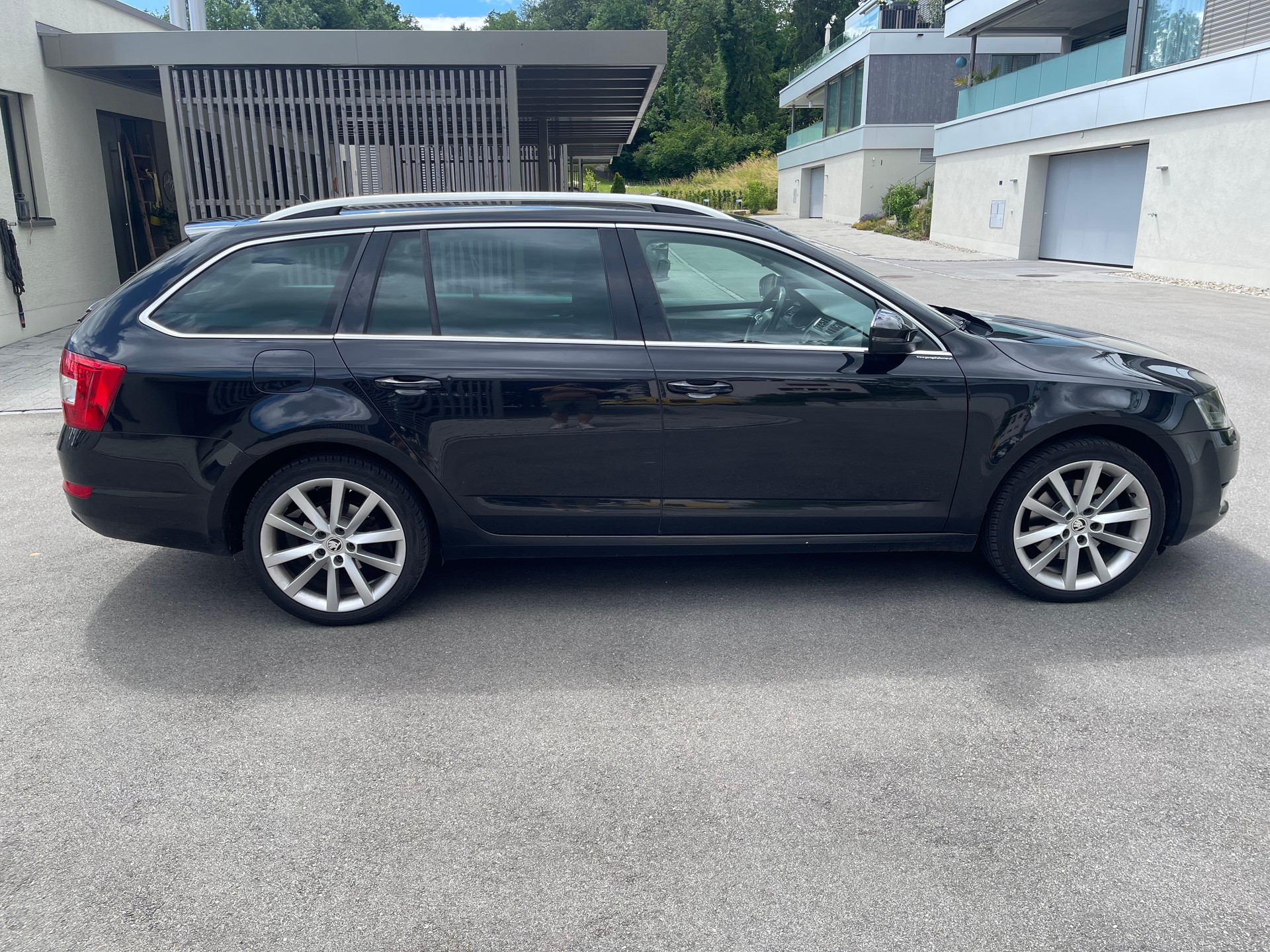 SKODA 1.8 TSI Elegance 4x4 DSG-image-2