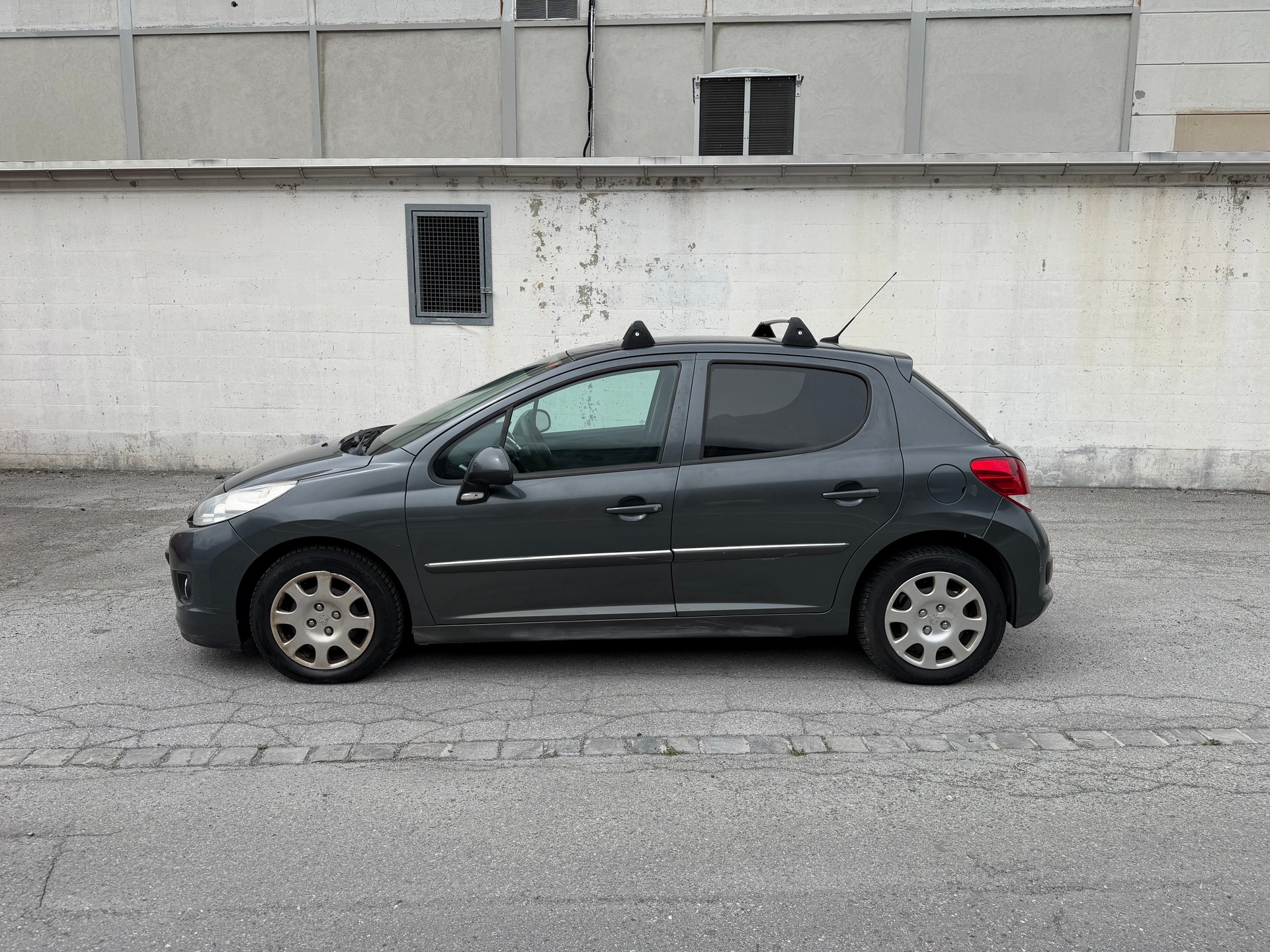 PEUGEOT 207 1.6 HDI Sport-image-2