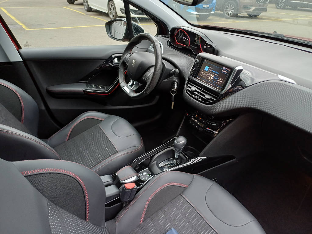 PEUGEOT 2008 1.2 PureTech 110 GT Line S/S-image-5