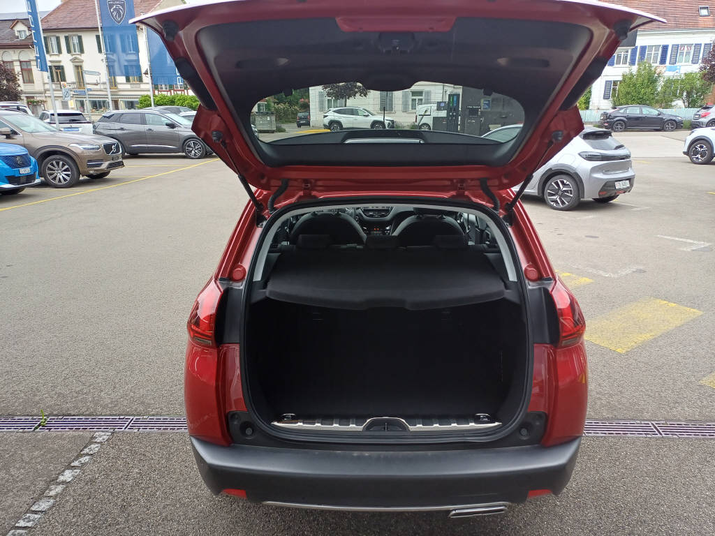 PEUGEOT 2008 1.2 PureTech 110 GT Line S/S-image-3