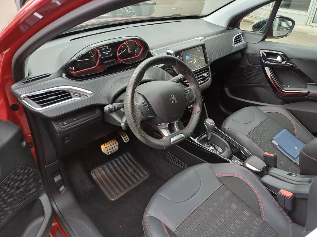 PEUGEOT 2008 1.2 PureTech 110 GT Line S/S-image-4