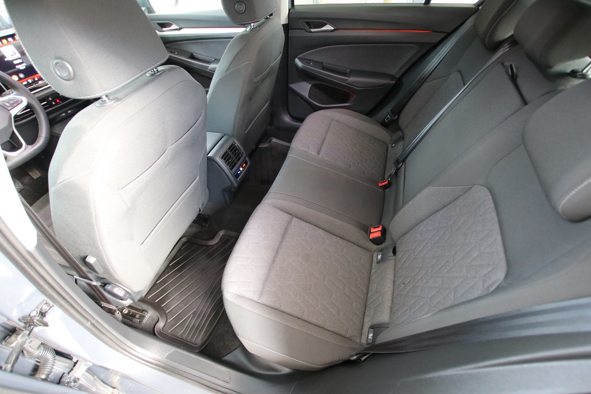 VW Golf 2.0 TDI Life DSG *Werksgarantie bis 07.2030*-image-13
