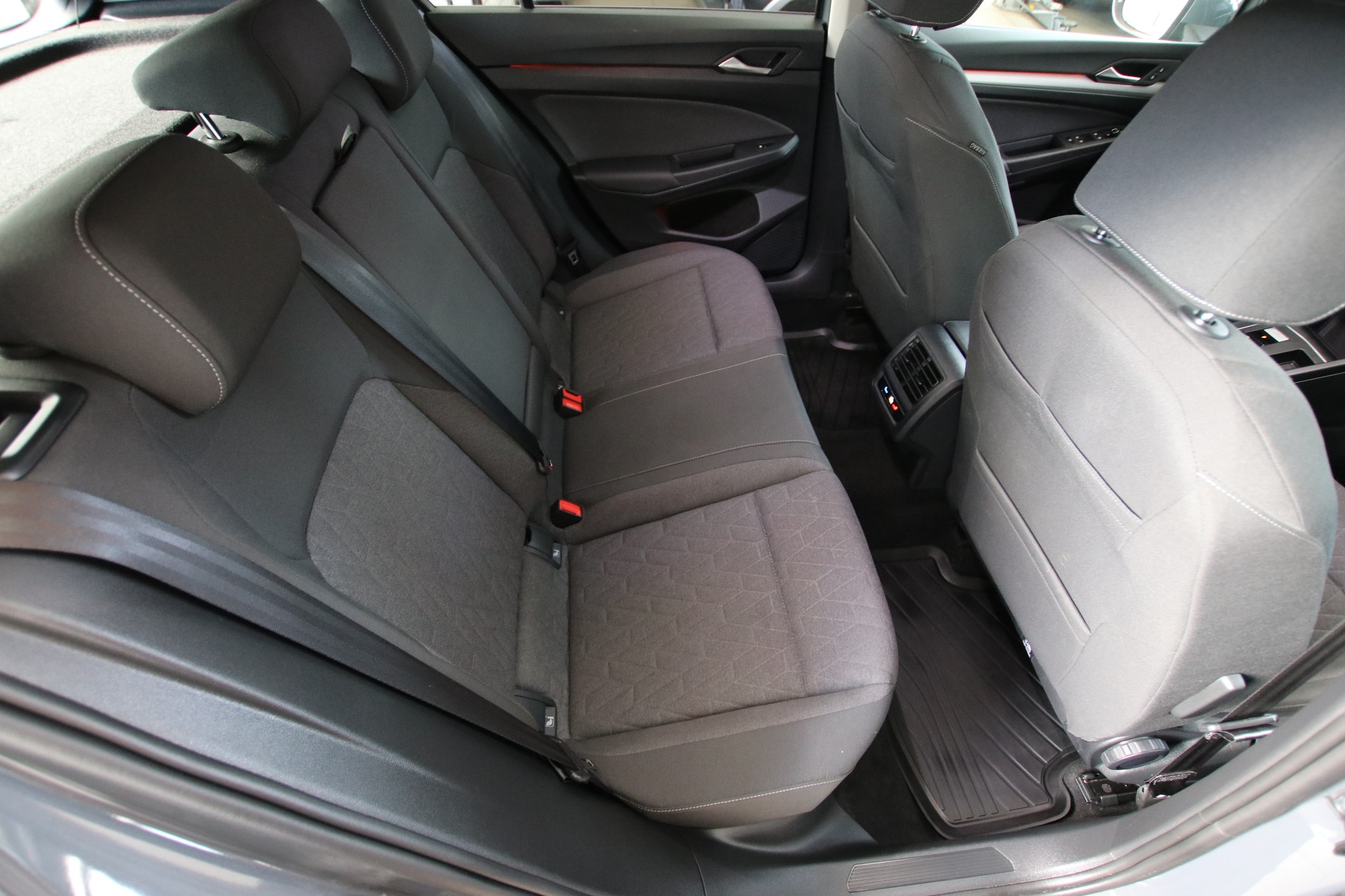 VW Golf 2.0 TDI Life DSG *Werksgarantie bis 07.2030*-image-14