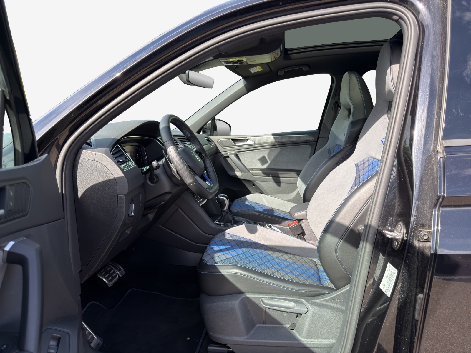 VW Tiguan 2.0TSI R 4Motion DSG-image-10