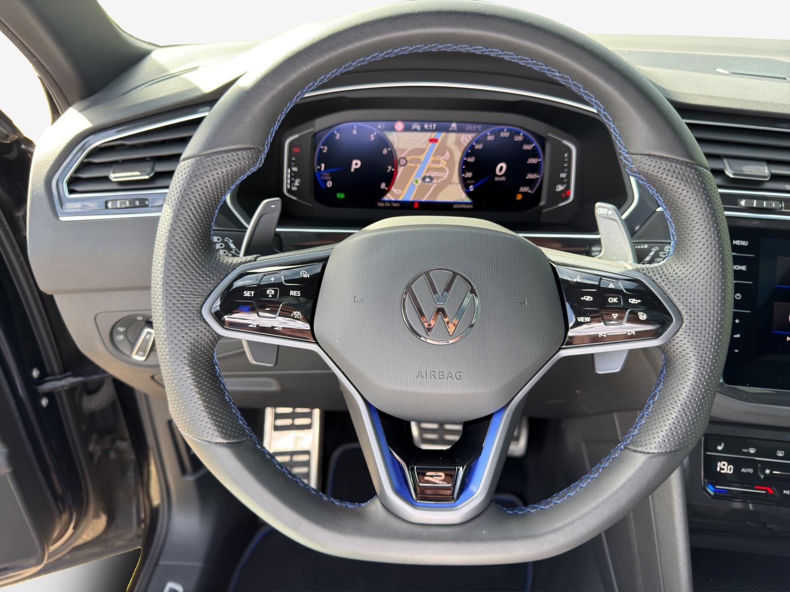 VW Tiguan 2.0TSI R 4Motion DSG-image-9