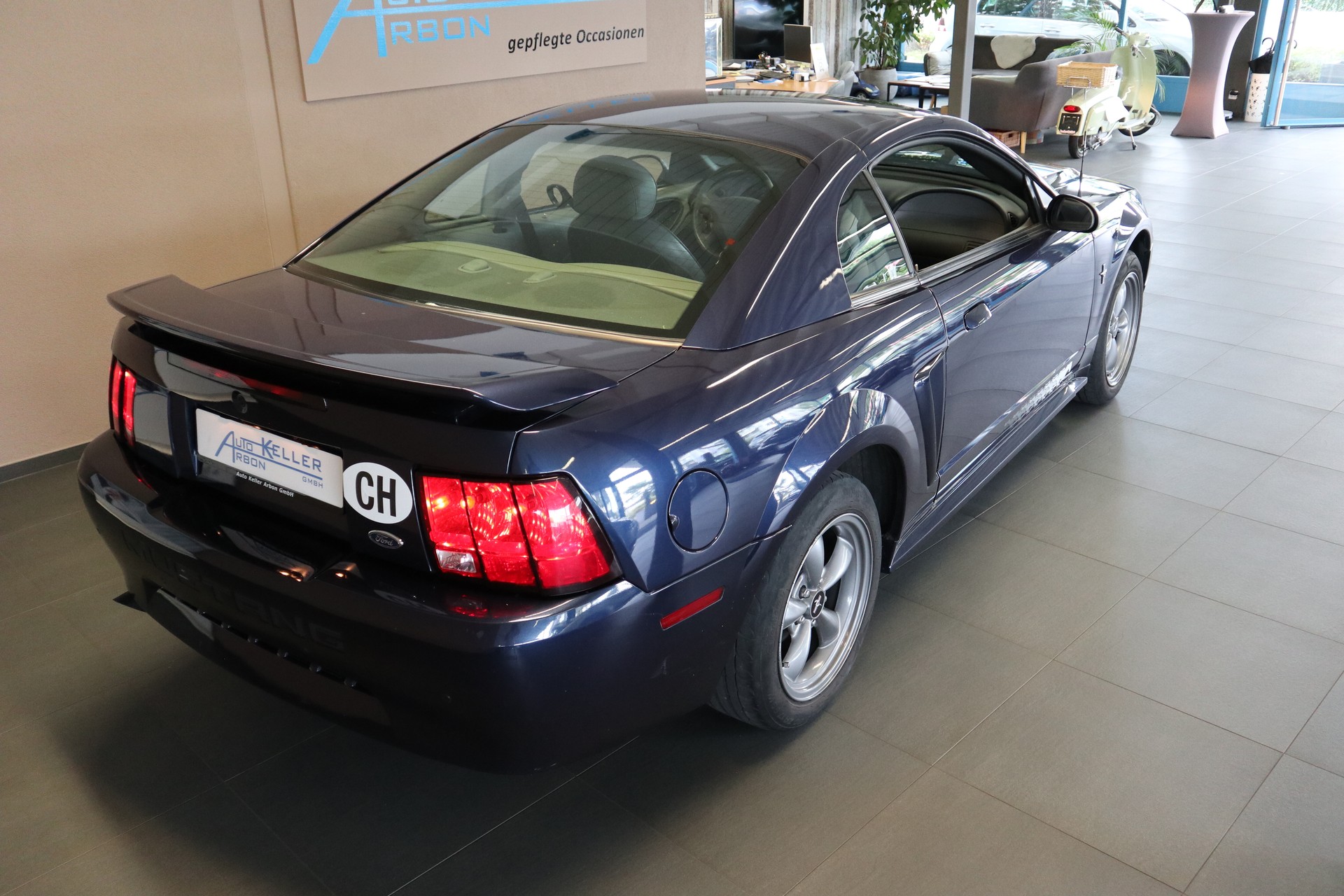 FORD Mustang GT Coupé-image-7