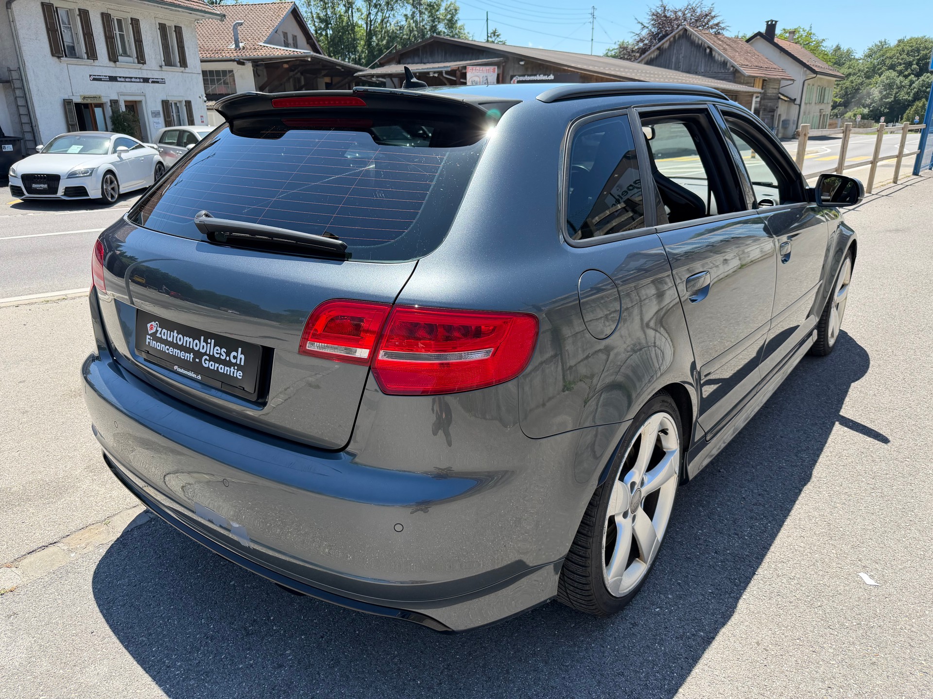 AUDI RS3 Sportback 2.5 TFSI quattro S-tronic-image-2