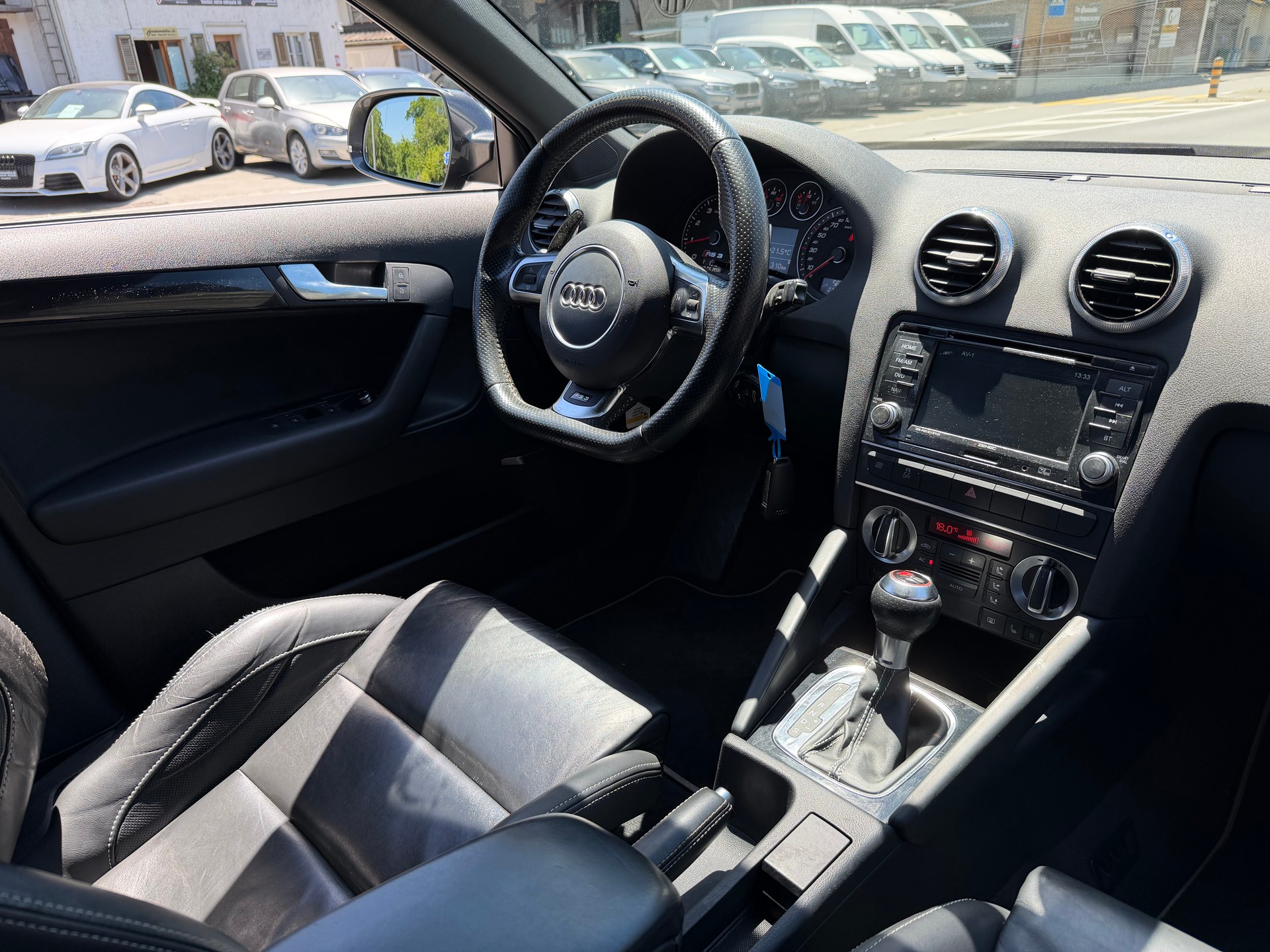 AUDI RS3 Sportback 2.5 TFSI quattro S-tronic-image-4