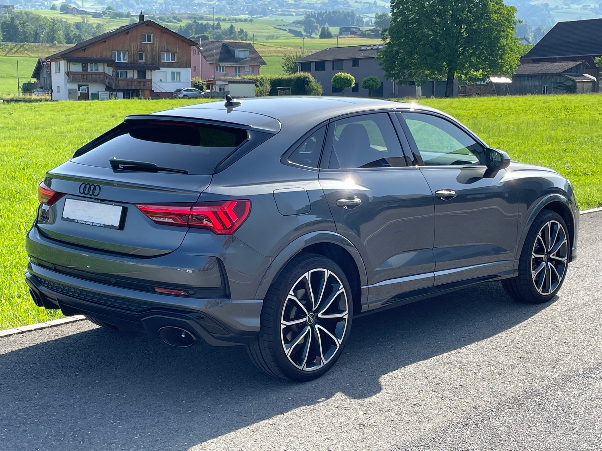 AUDI RS Q3 Sportback 2.5 quattro S-Tronic-image-2