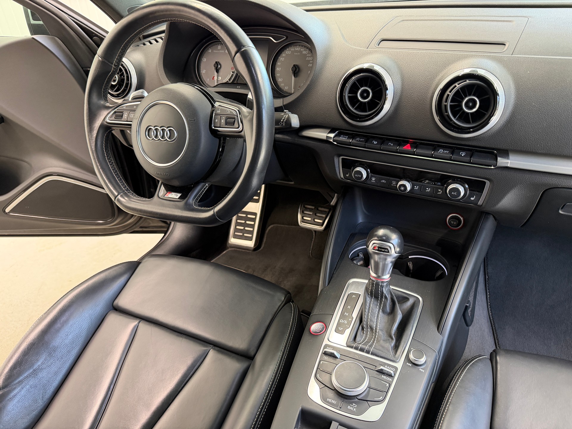 AUDI S3 Sportback 2.0 TFSI quattro S-tronic-image-18