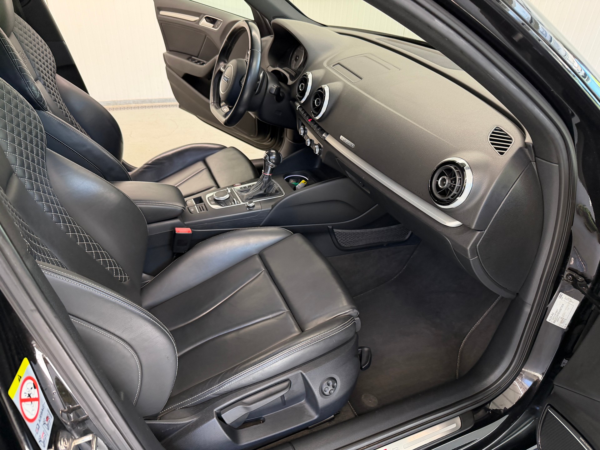 AUDI S3 Sportback 2.0 TFSI quattro S-tronic-image-16