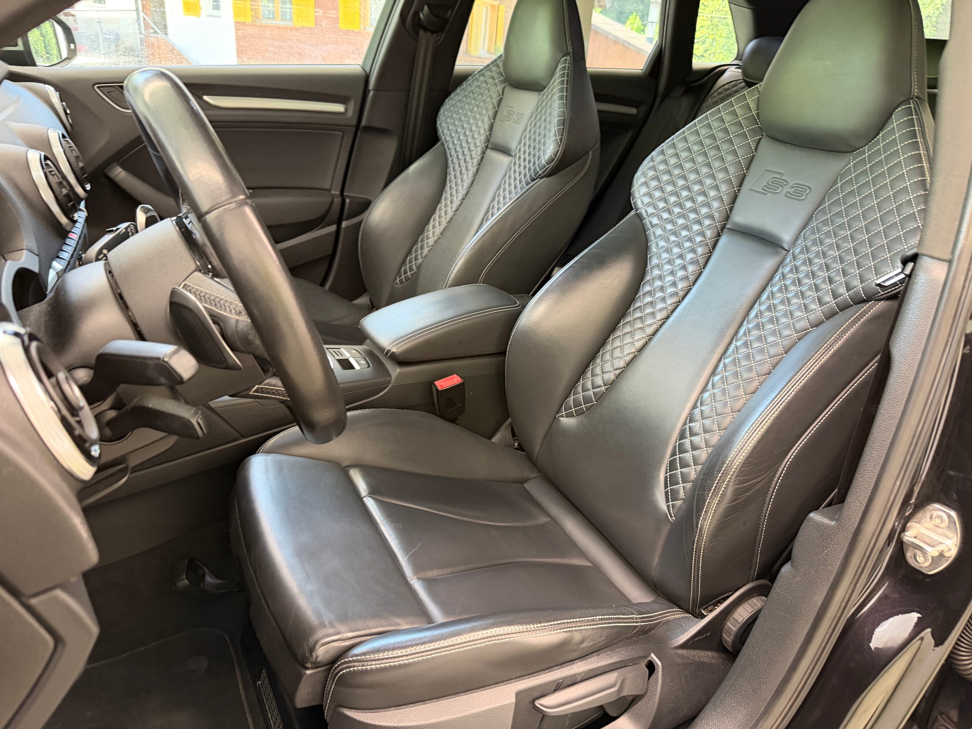 AUDI S3 Sportback 2.0 TFSI quattro S-tronic-image-12