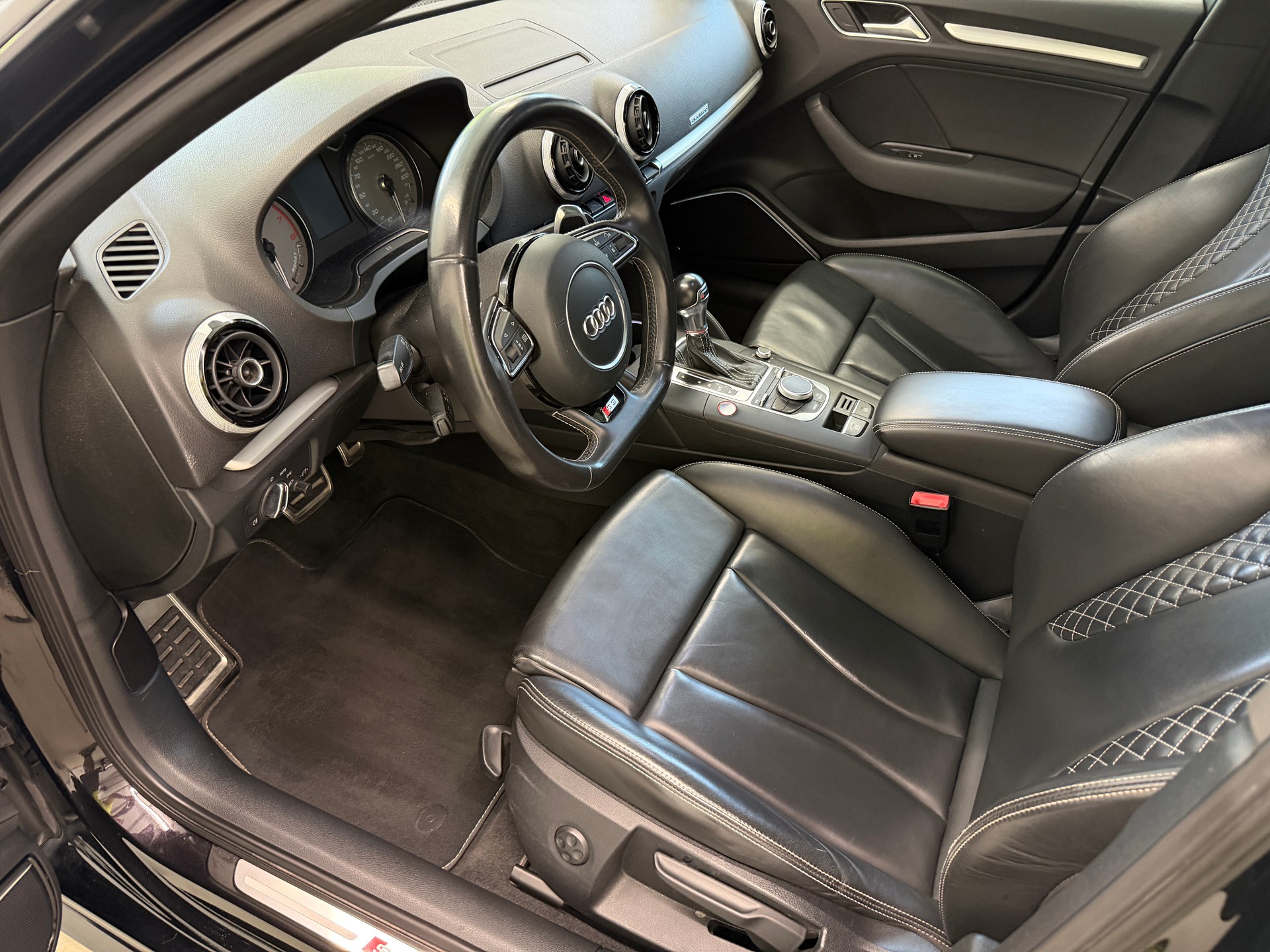 AUDI S3 Sportback 2.0 TFSI quattro S-tronic-image-11