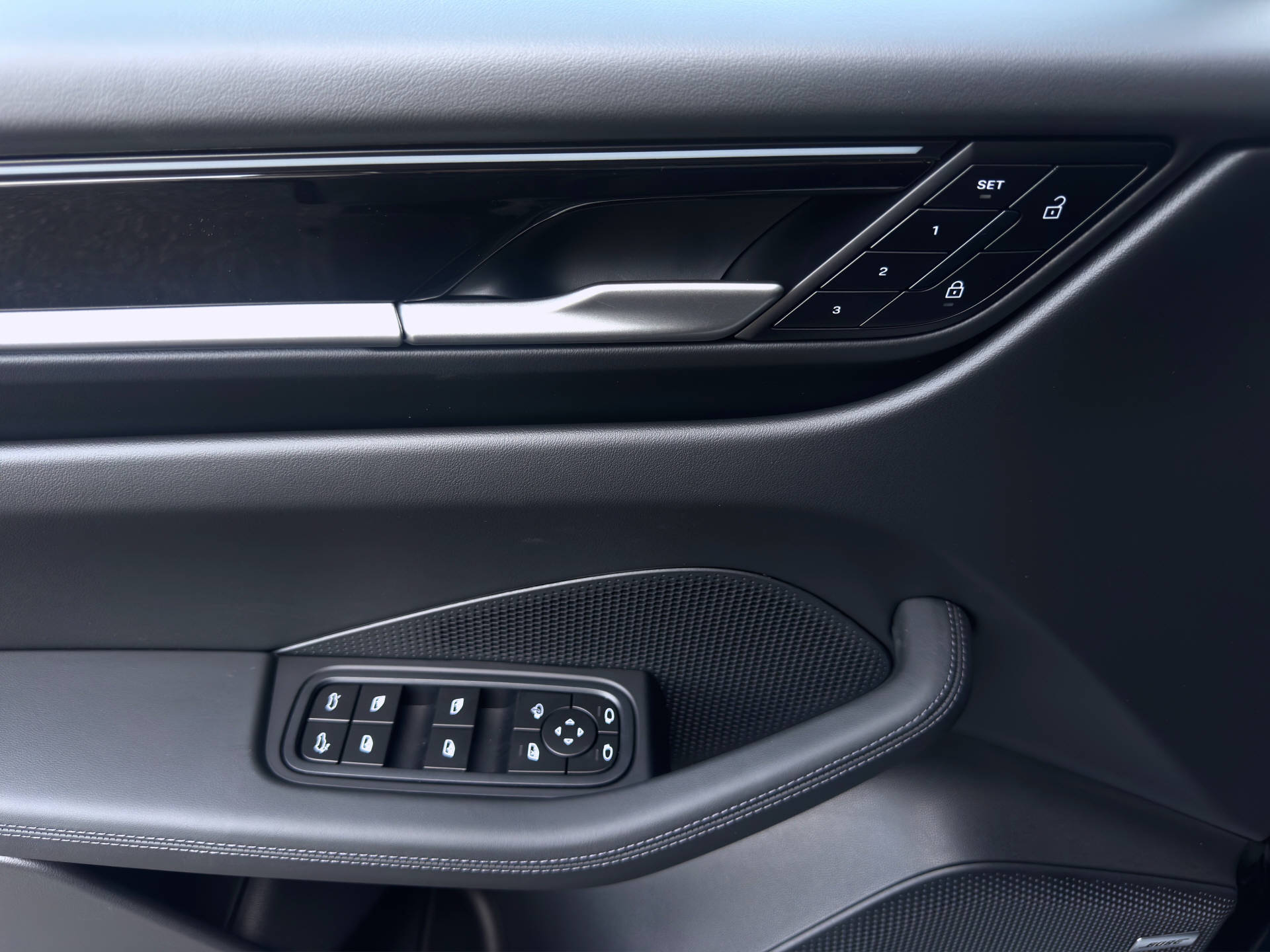 PORSCHE Macan 4S-image-10