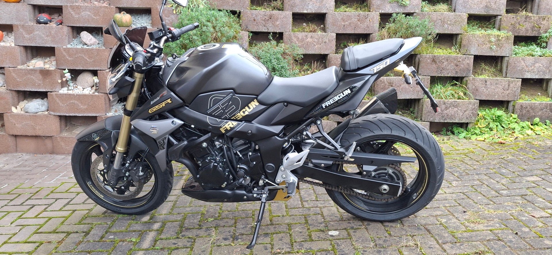 SUZUKI GSR 750 ABS Freegun Gold