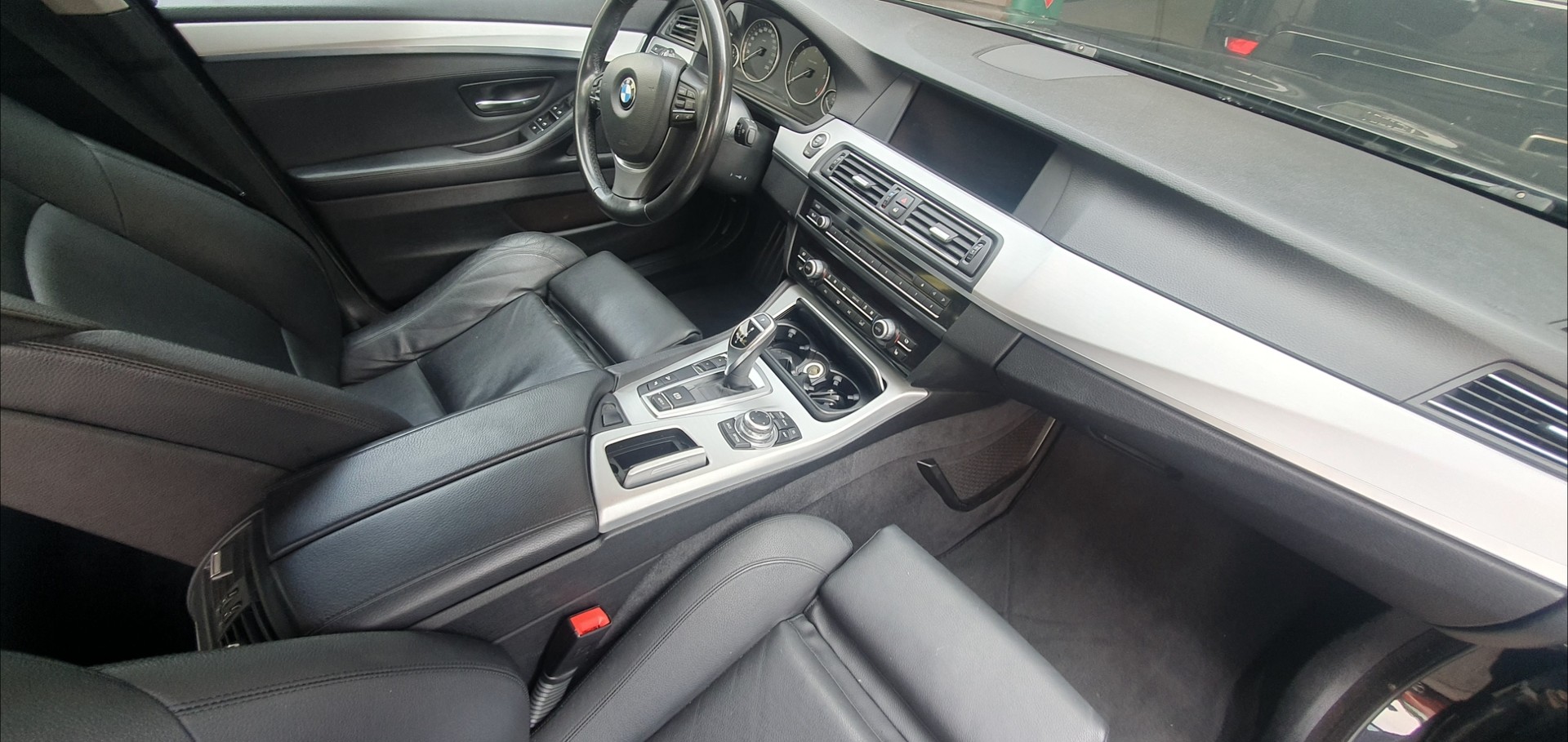 BMW 525d xDrive Touring Steptronic-image-5