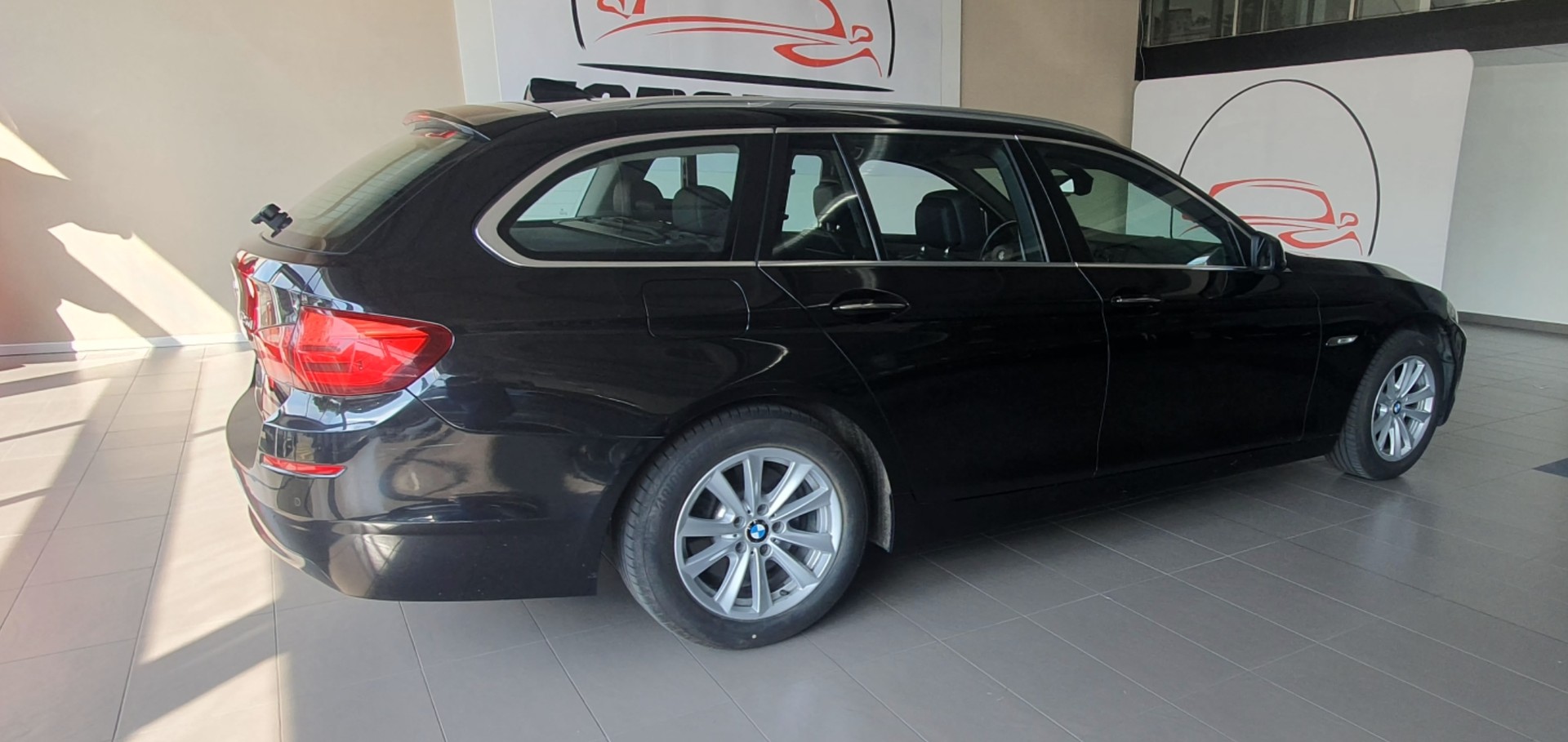 BMW 525d xDrive Touring Steptronic-image-2