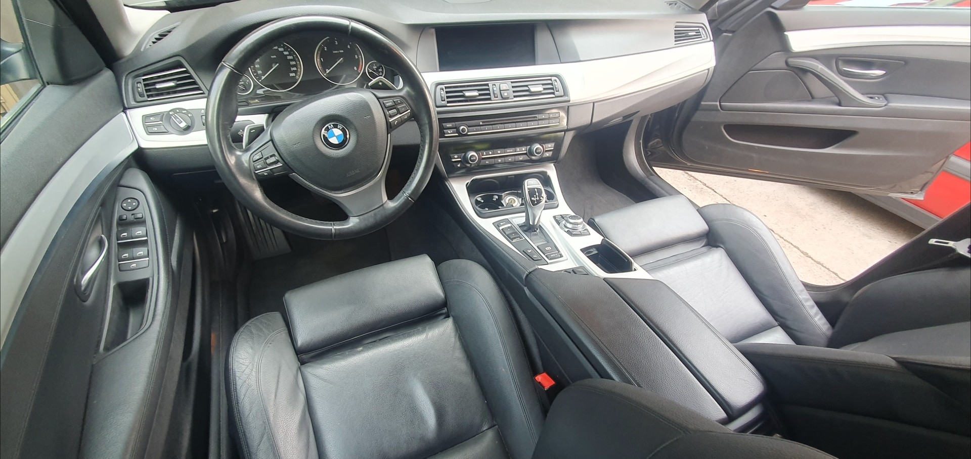 BMW 525d xDrive Touring Steptronic-image-9