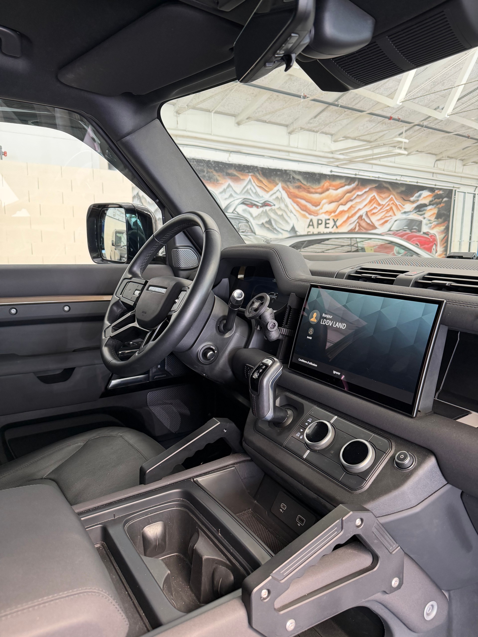 LAND ROVER Defender 90 3.0D I6 250 SE AT8-image-18