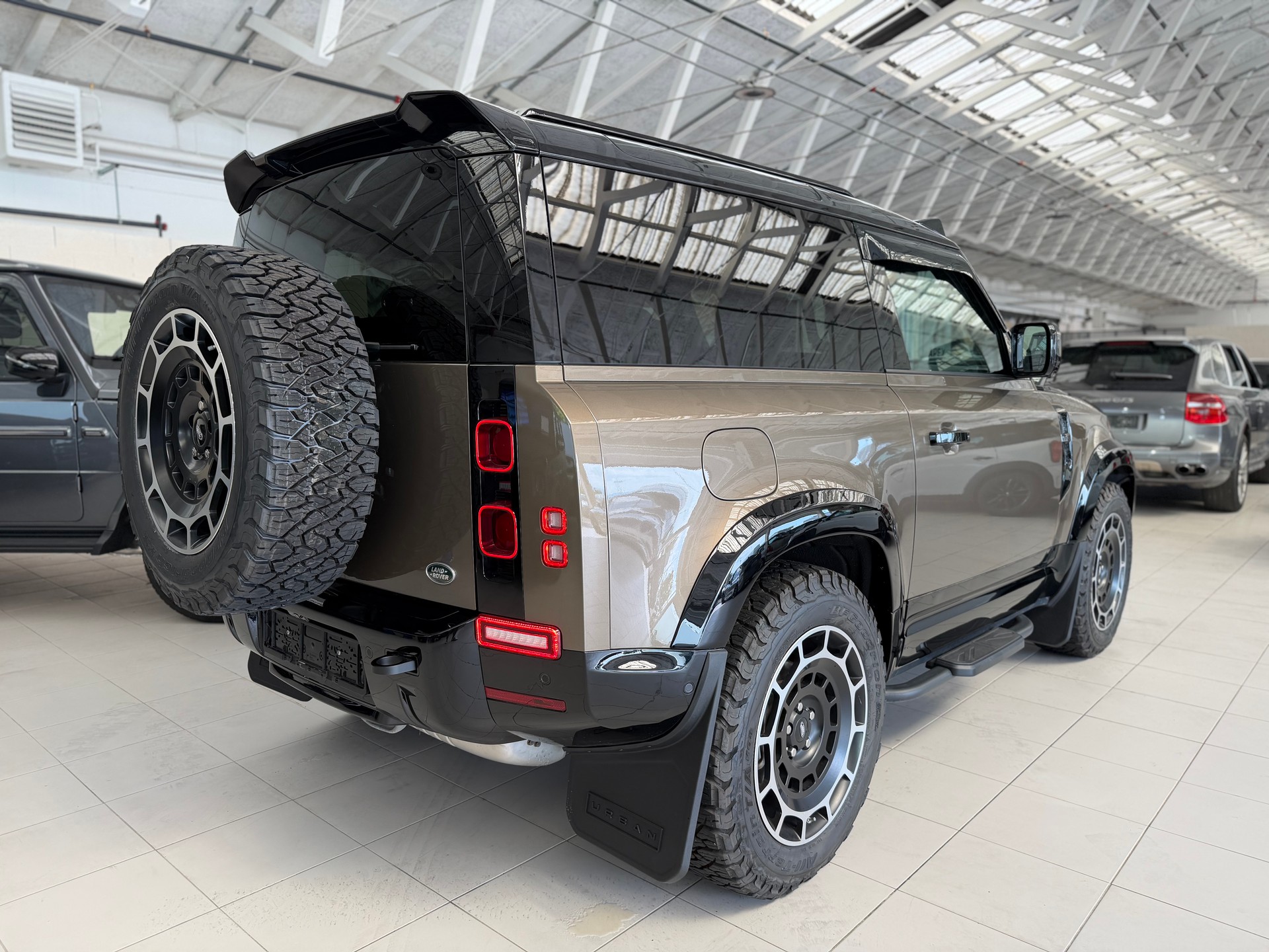 LAND ROVER Defender 90 3.0D I6 250 SE AT8-image-6