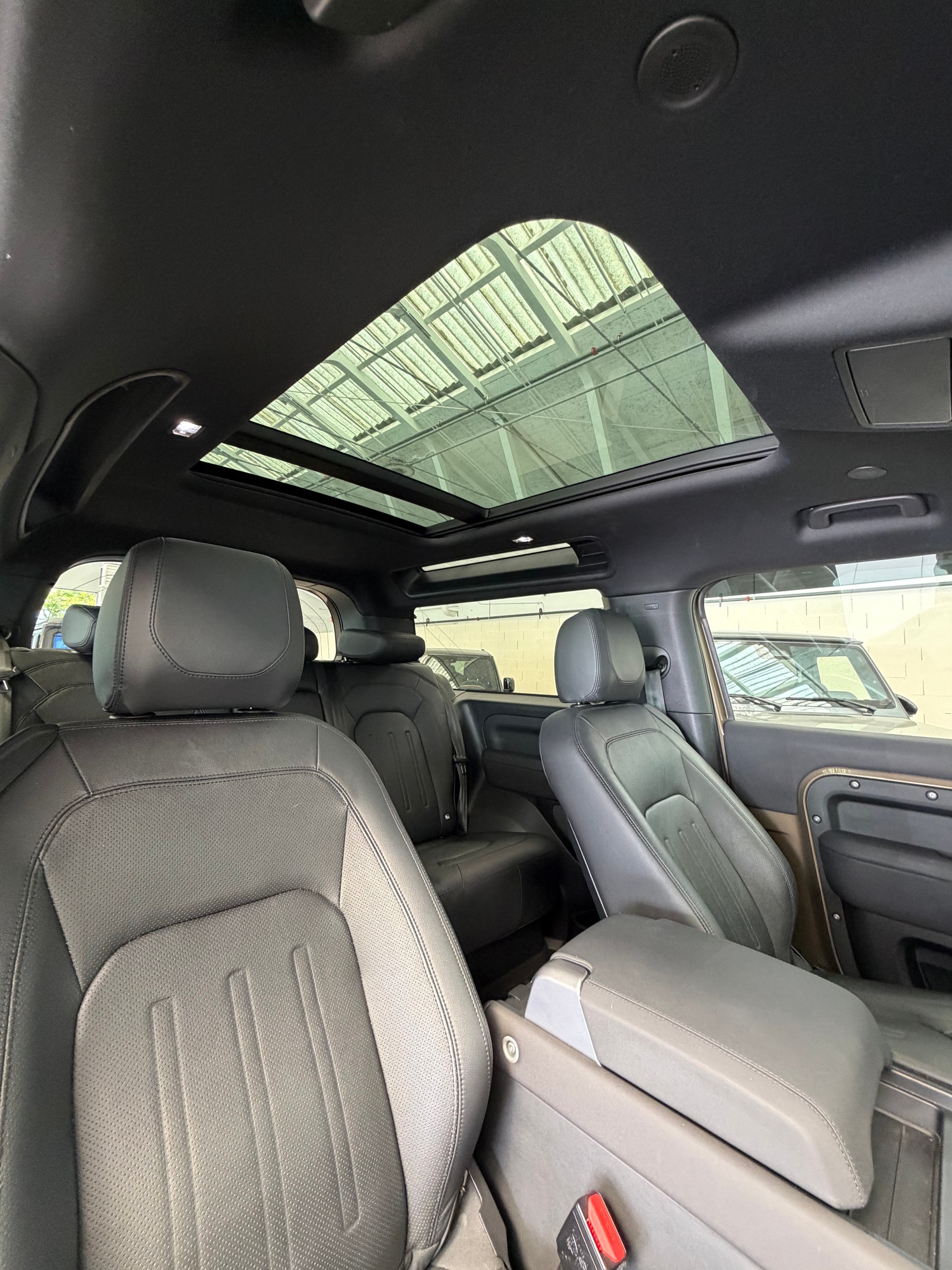 LAND ROVER Defender 90 3.0D I6 250 SE AT8-image-19