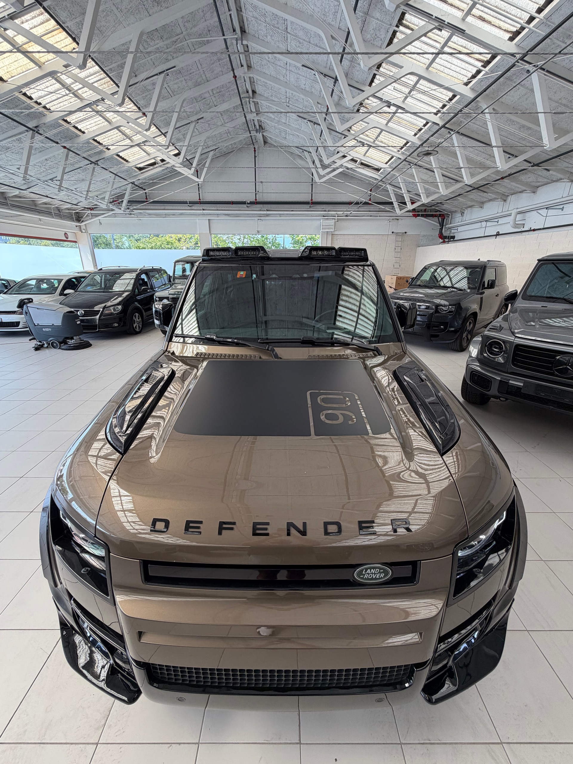 LAND ROVER Defender 90 3.0D I6 250 SE AT8-image-4