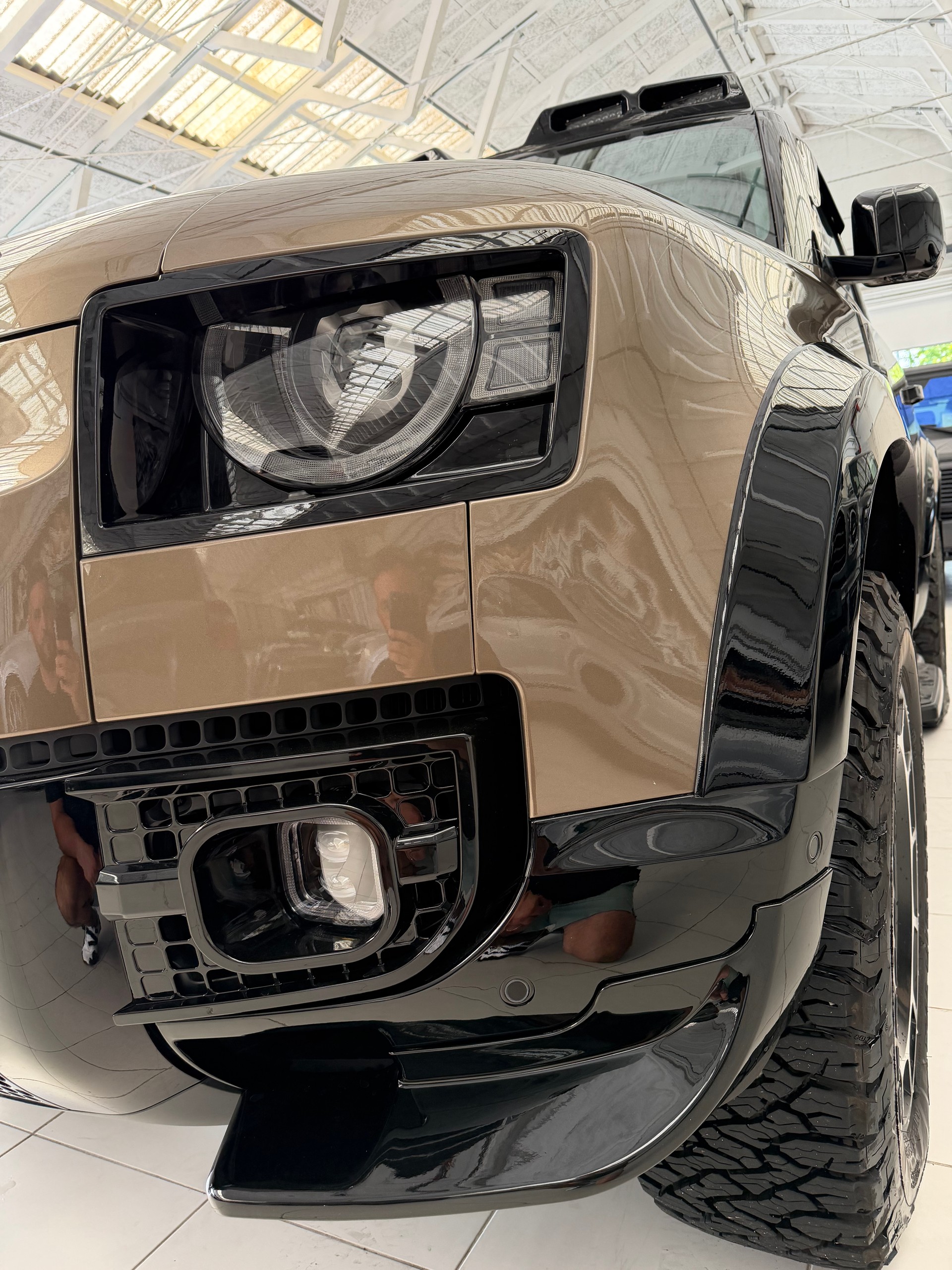 LAND ROVER Defender 90 3.0D I6 250 SE AT8-image-14