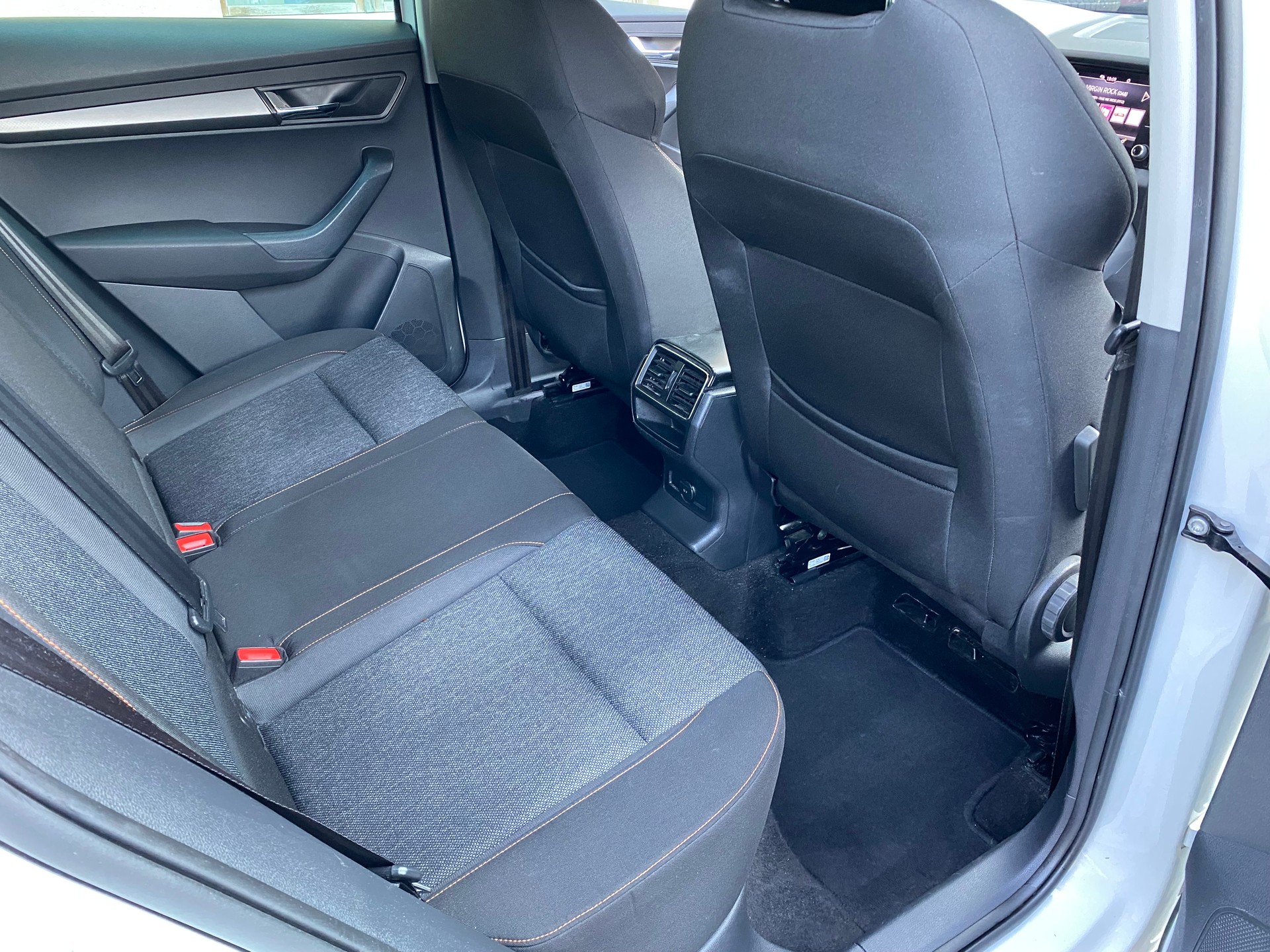 SKODA Karoq 2.0 TDI CR Clever 4x4 DSG-image-6