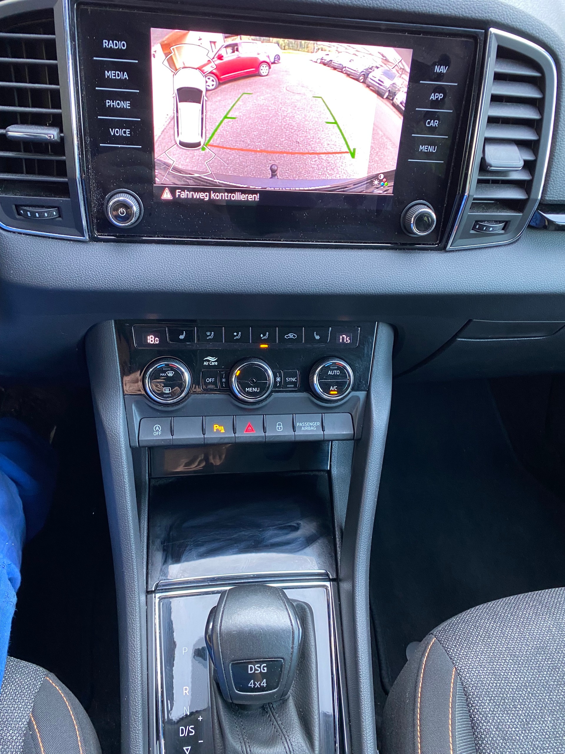 SKODA Karoq 2.0 TDI CR Clever 4x4 DSG-image-3