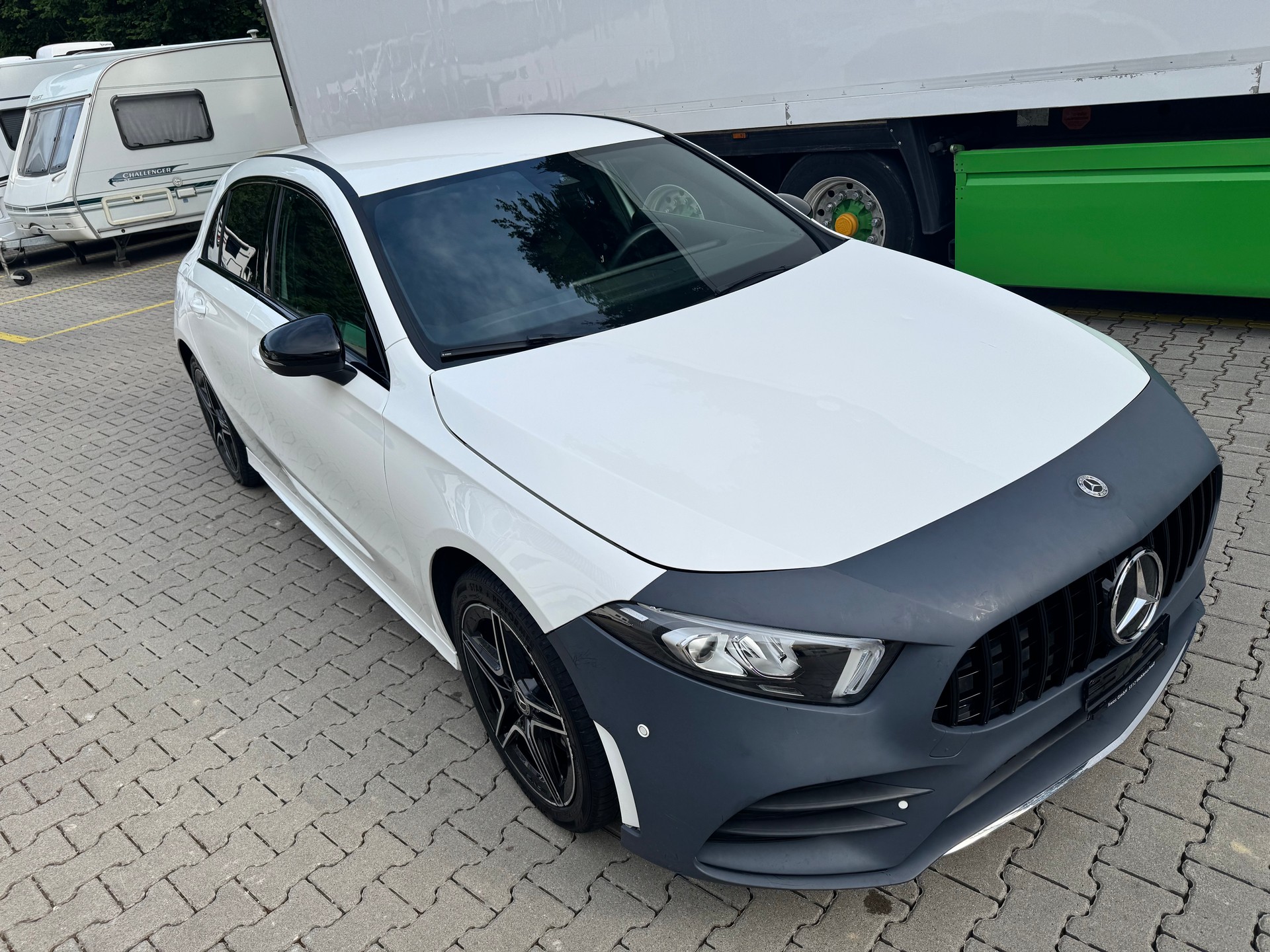 MERCEDES-BENZ A 250e AMG Line 8G-DCT-image-4