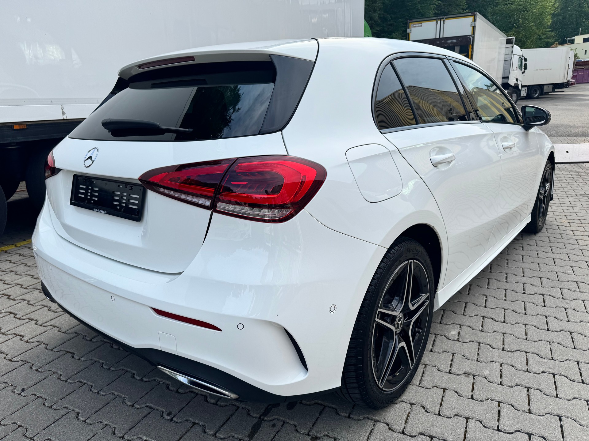 MERCEDES-BENZ A 250e AMG Line 8G-DCT-image-5