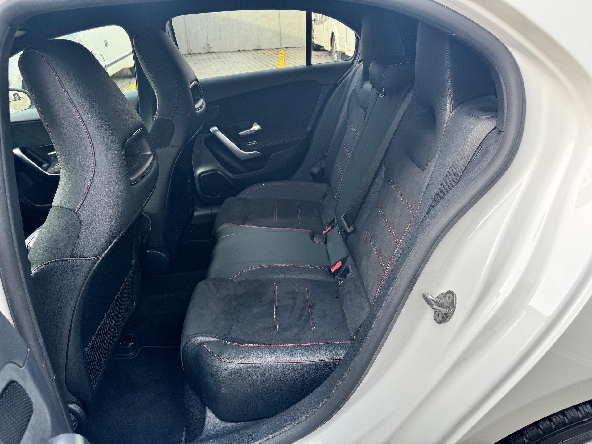MERCEDES-BENZ A 250e AMG Line 8G-DCT-image-7