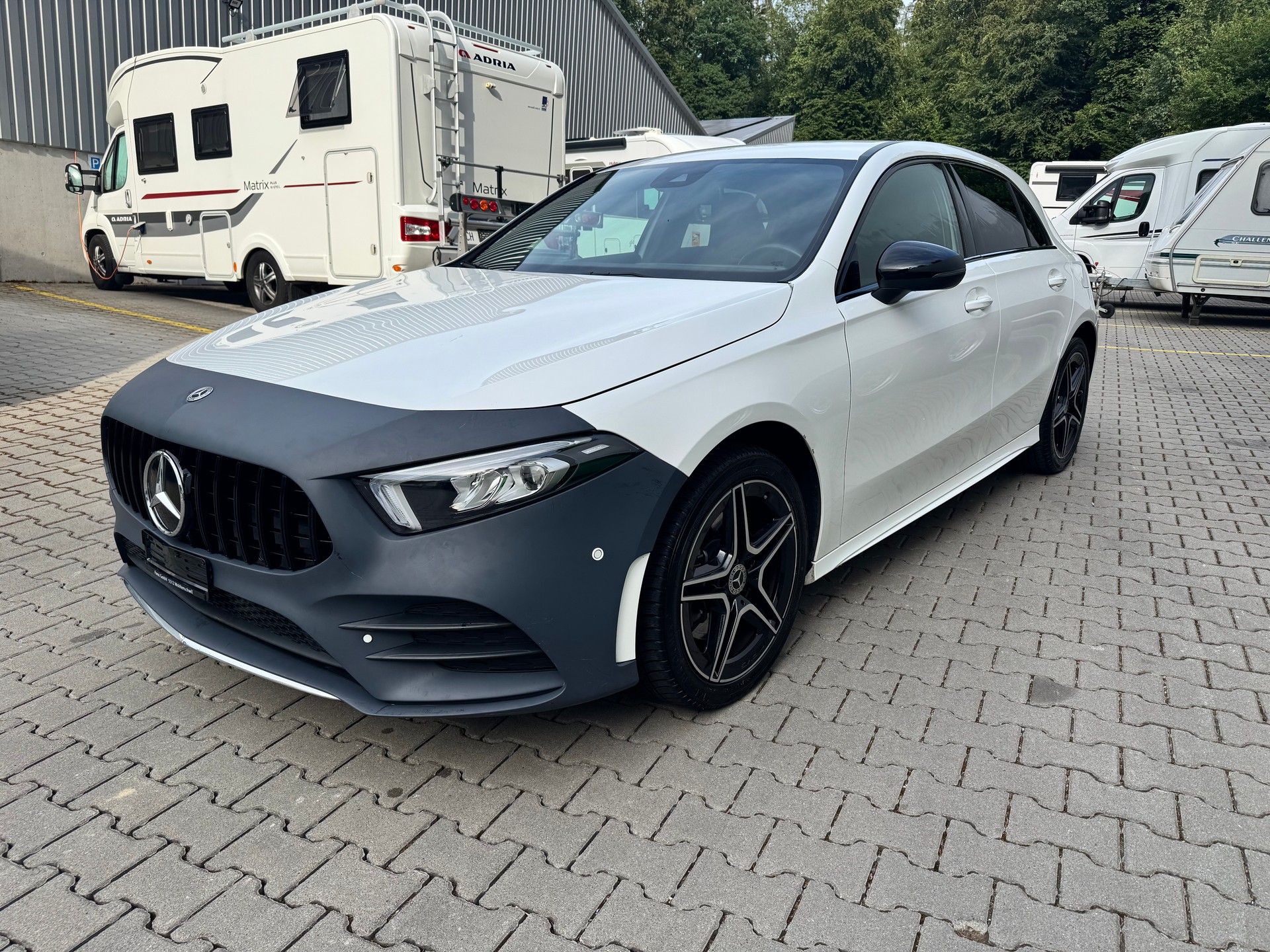 MERCEDES-BENZ A 250e AMG Line 8G-DCT-image-1
