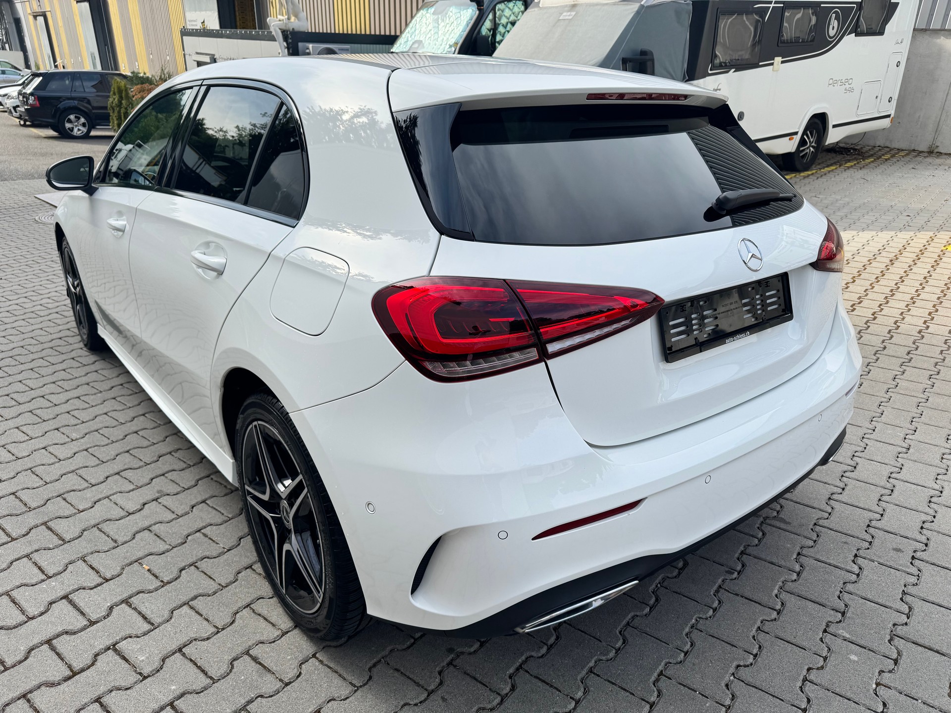 MERCEDES-BENZ A 250e AMG Line 8G-DCT-image-6