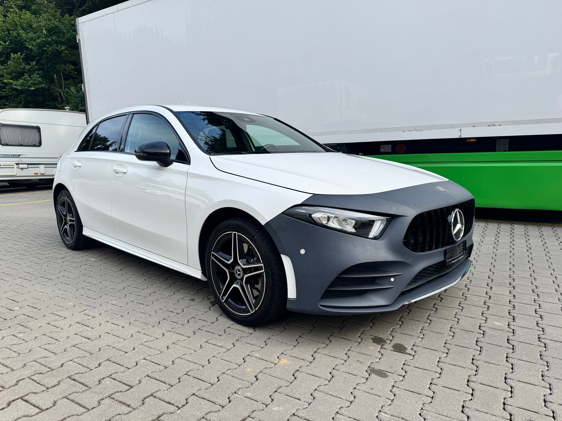 MERCEDES-BENZ A 250e AMG Line 8G-DCT-image-12