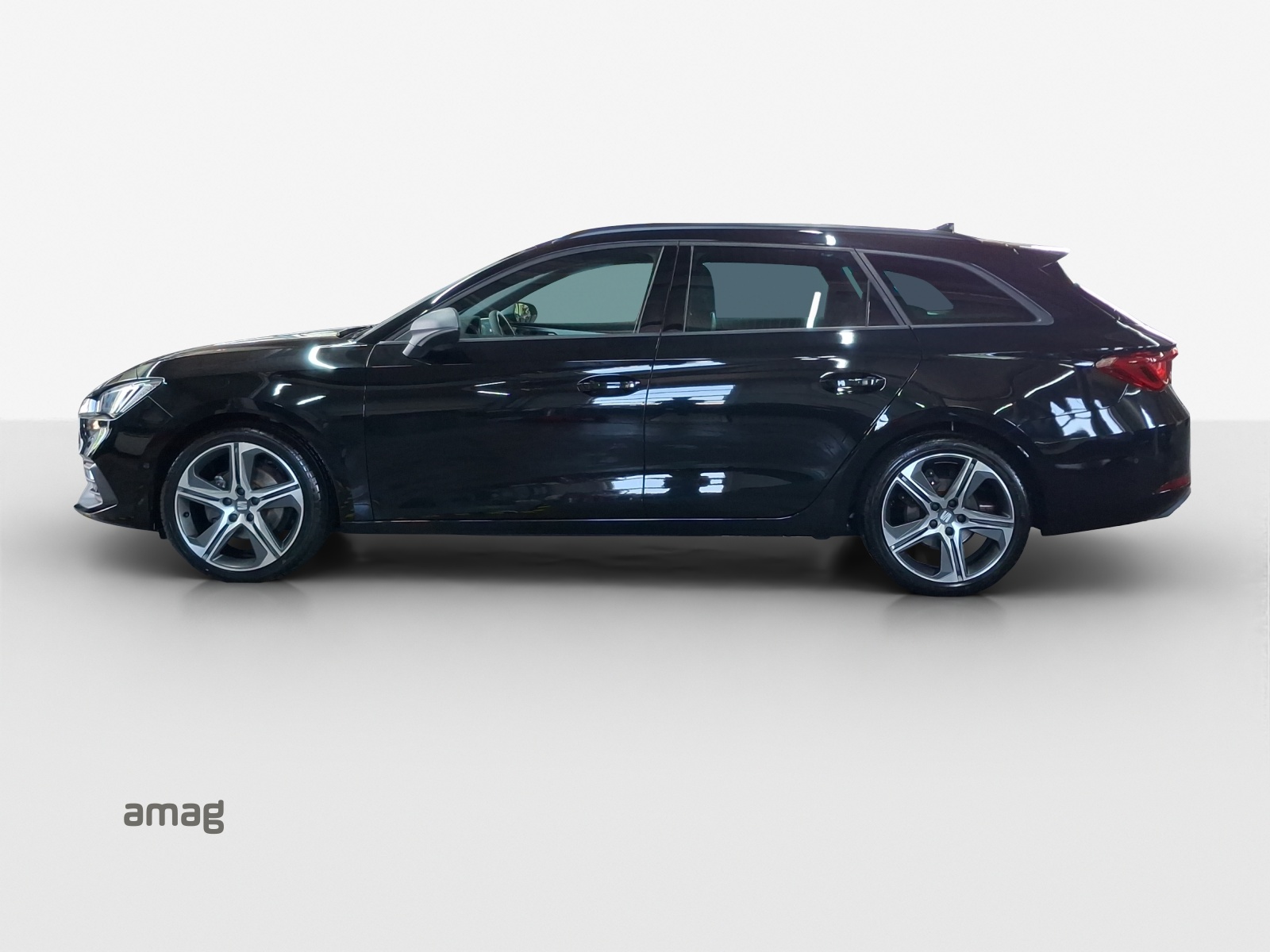 SEAT Leon ST 1.5 eTSI mHEV DSG Hola FR-showroom-element-1