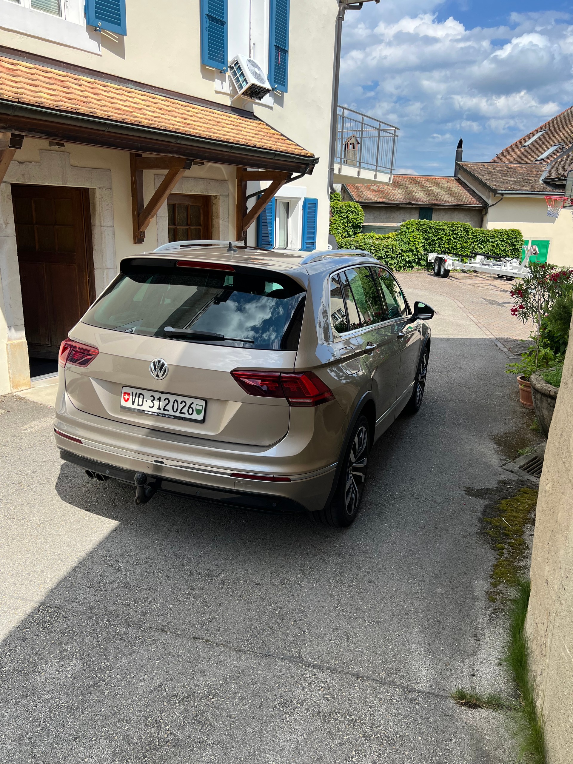 VW 2.0 TSI Highline DSG R-Line 4 Motion-image-1